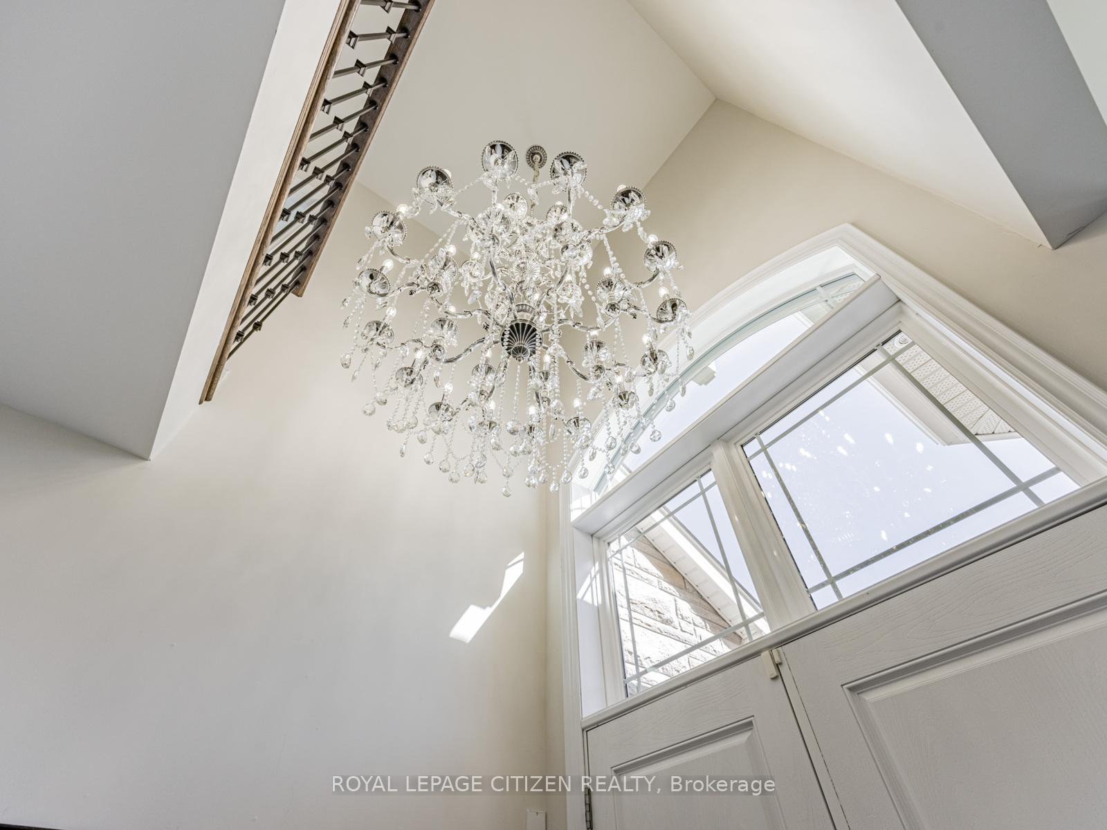 Photo 4 of 15 Possession Crescent, Brampton, Toronto Gore Rural Estate — HOMEH