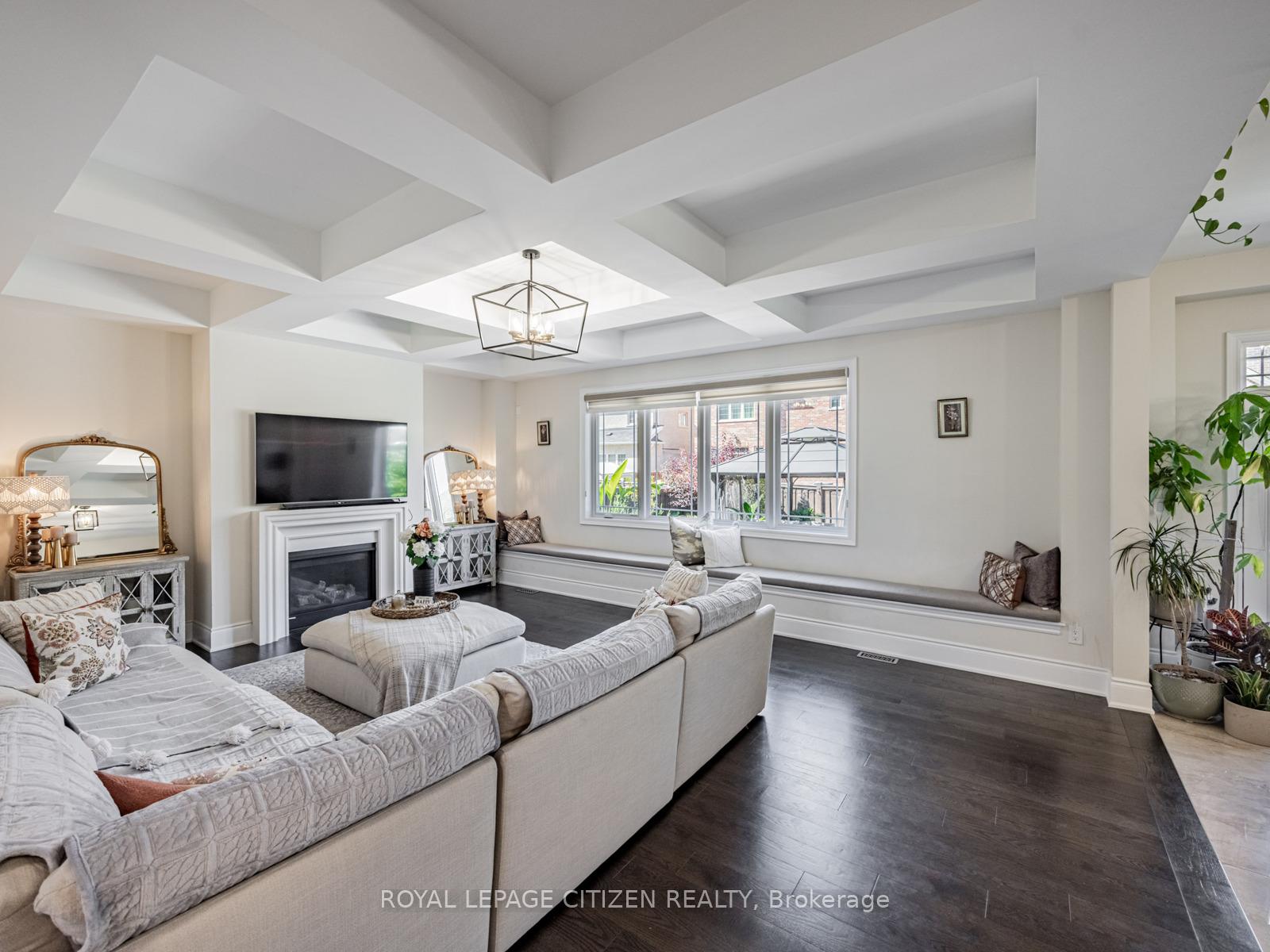 Photo 9 of 15 Possession Crescent, Brampton, Toronto Gore Rural Estate — HOMEH
