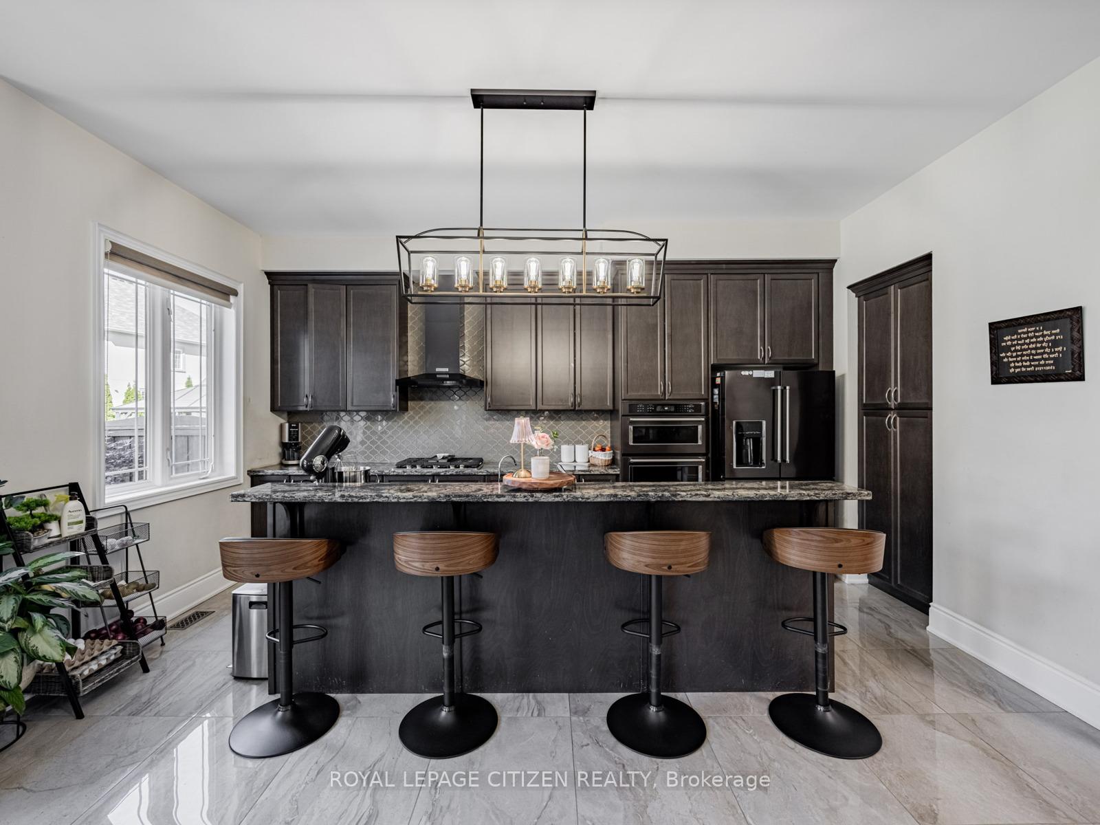 Photo 14 of 15 Possession Crescent, Brampton, Toronto Gore Rural Estate — HOMEH