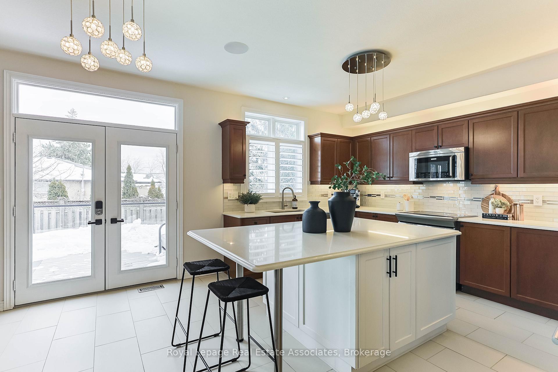 Photo 9 of 30 Sidare Court, Grimsby, Grimsby Beach — HOMEH