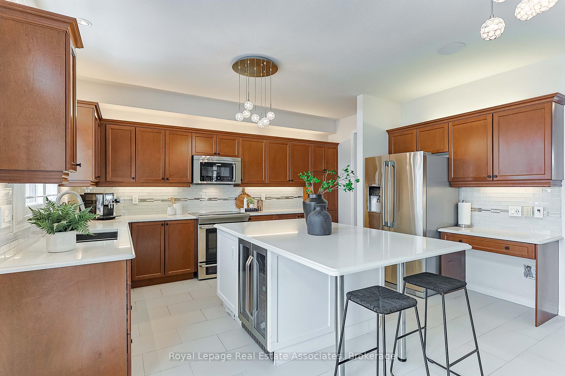 Photo 10 of 30 Sidare Court, Grimsby, Grimsby Beach — HOMEH