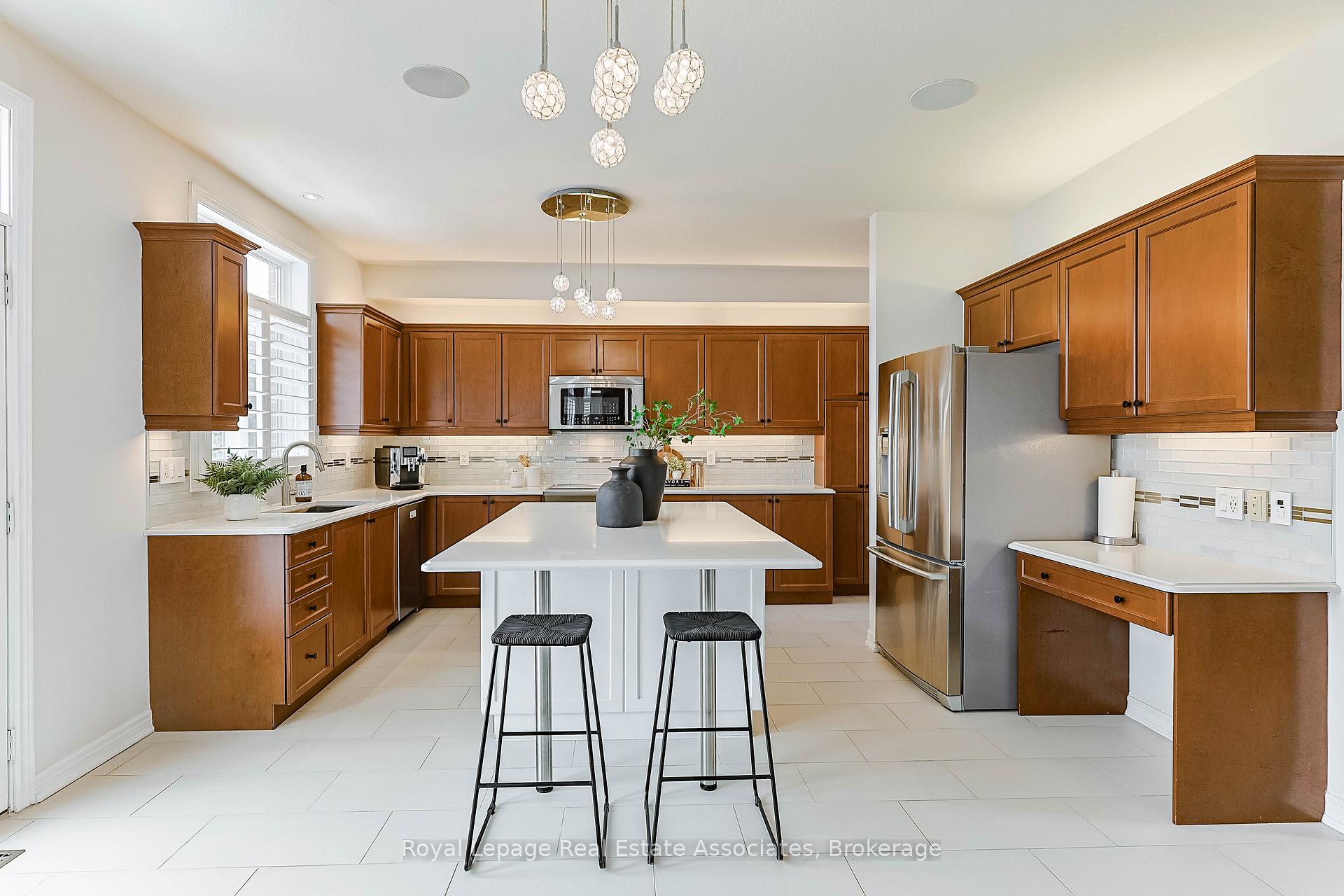 Photo 11 of 30 Sidare Court, Grimsby, Grimsby Beach — HOMEH