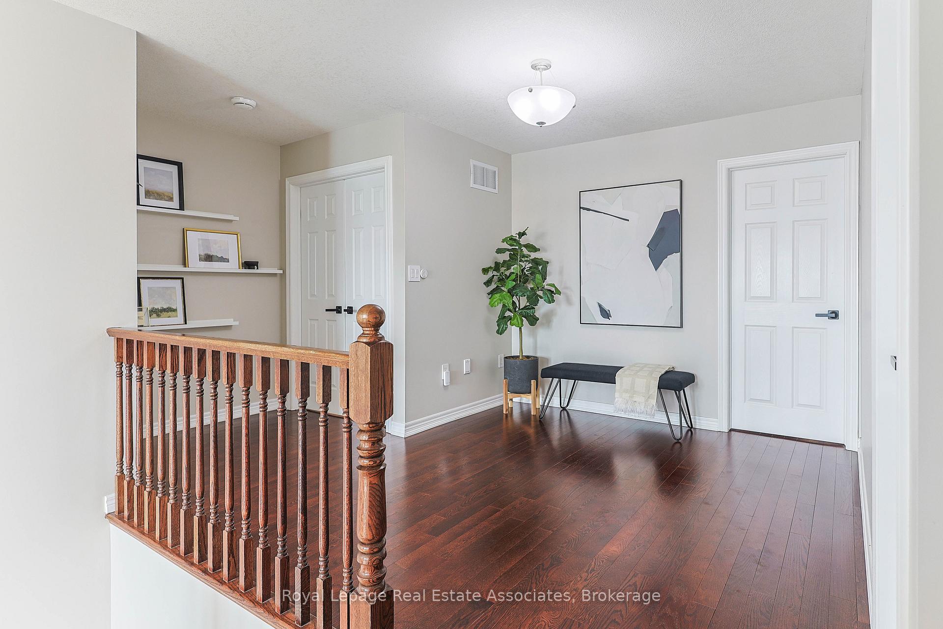 Photo 16 of 30 Sidare Court, Grimsby, Grimsby Beach — HOMEH