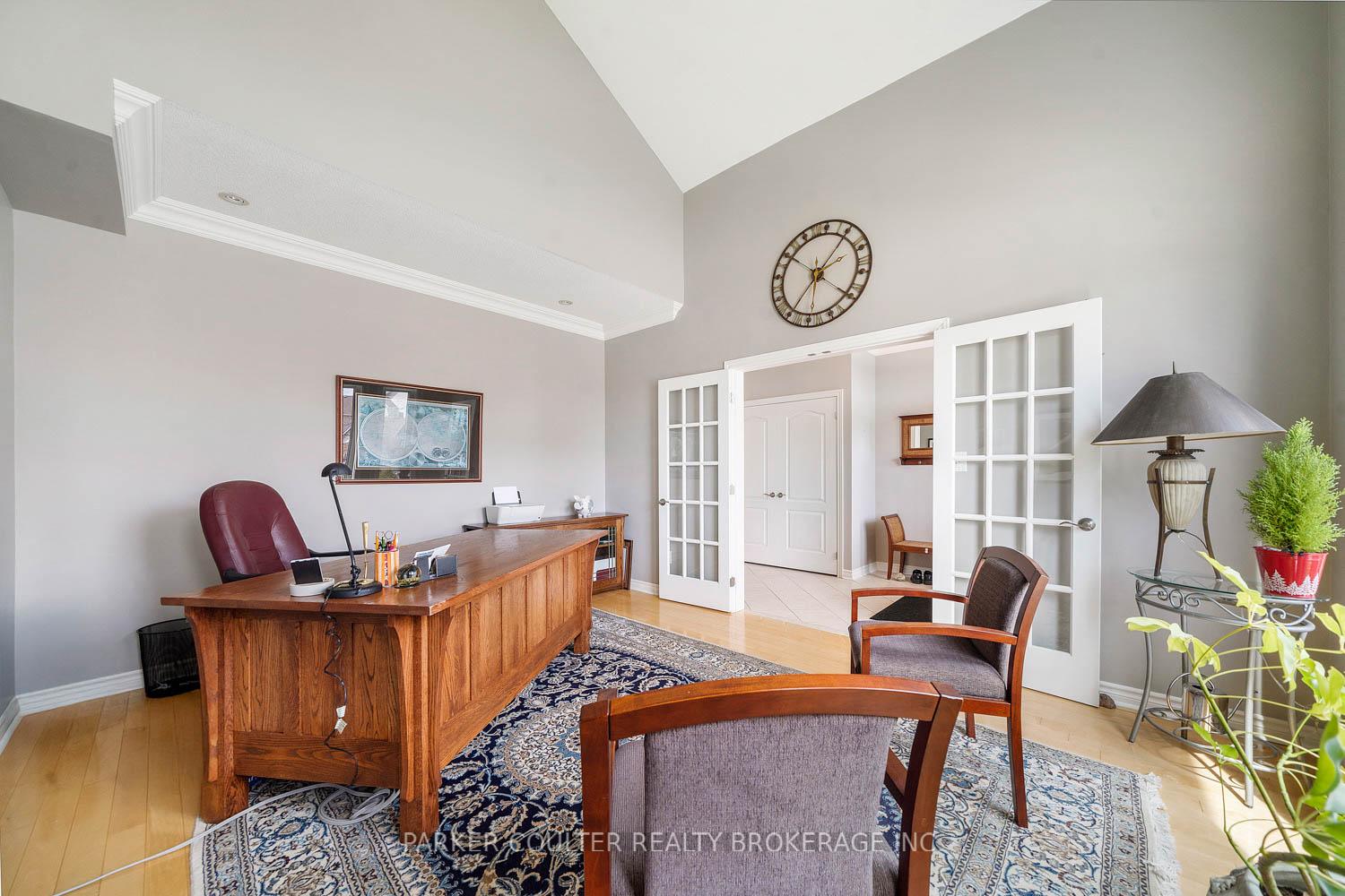 Photo 4 of 14 Regalia Way, Barrie, Innis-Shore — HOMEH