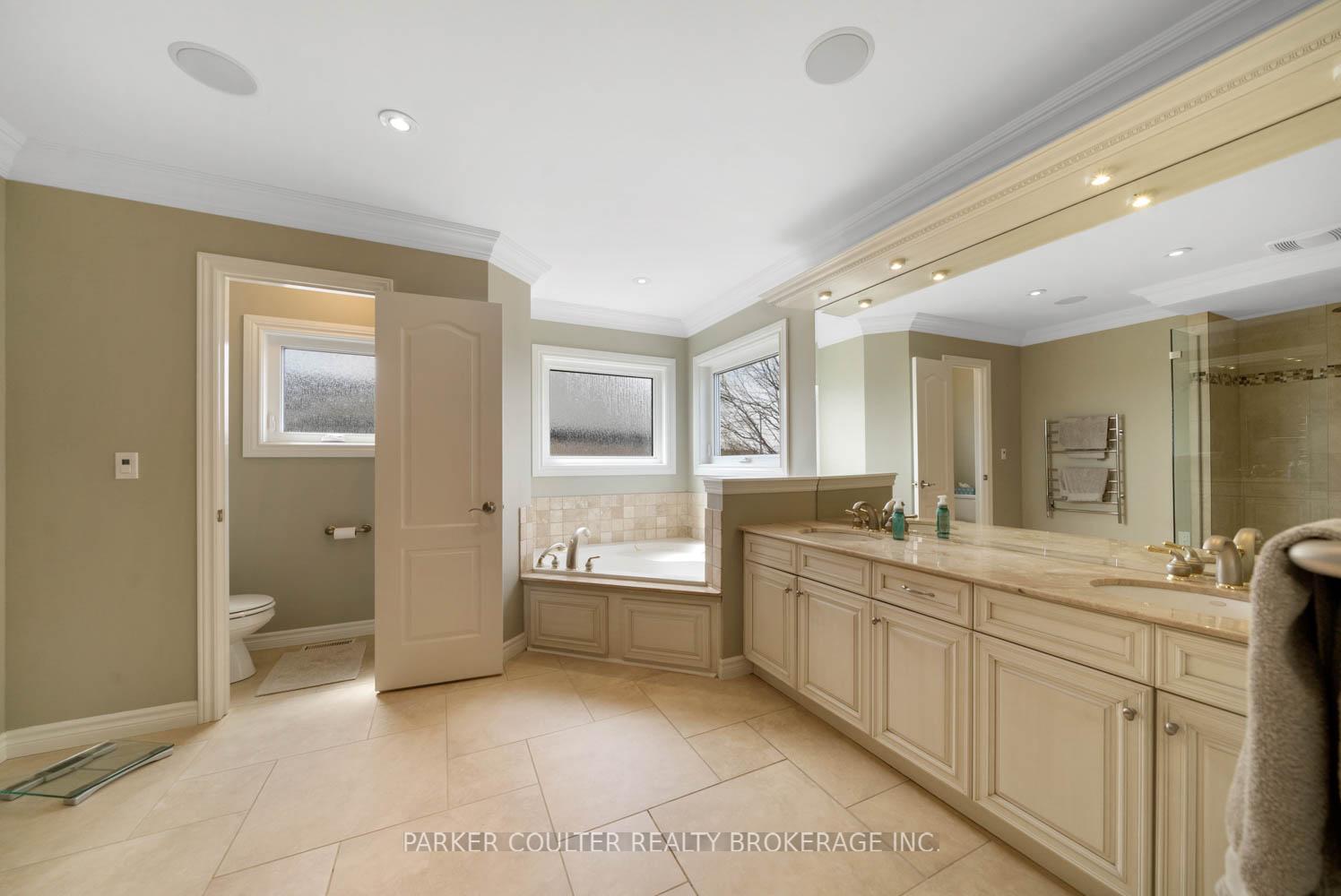 Photo 5 of 14 Regalia Way, Barrie, Innis-Shore — HOMEH
