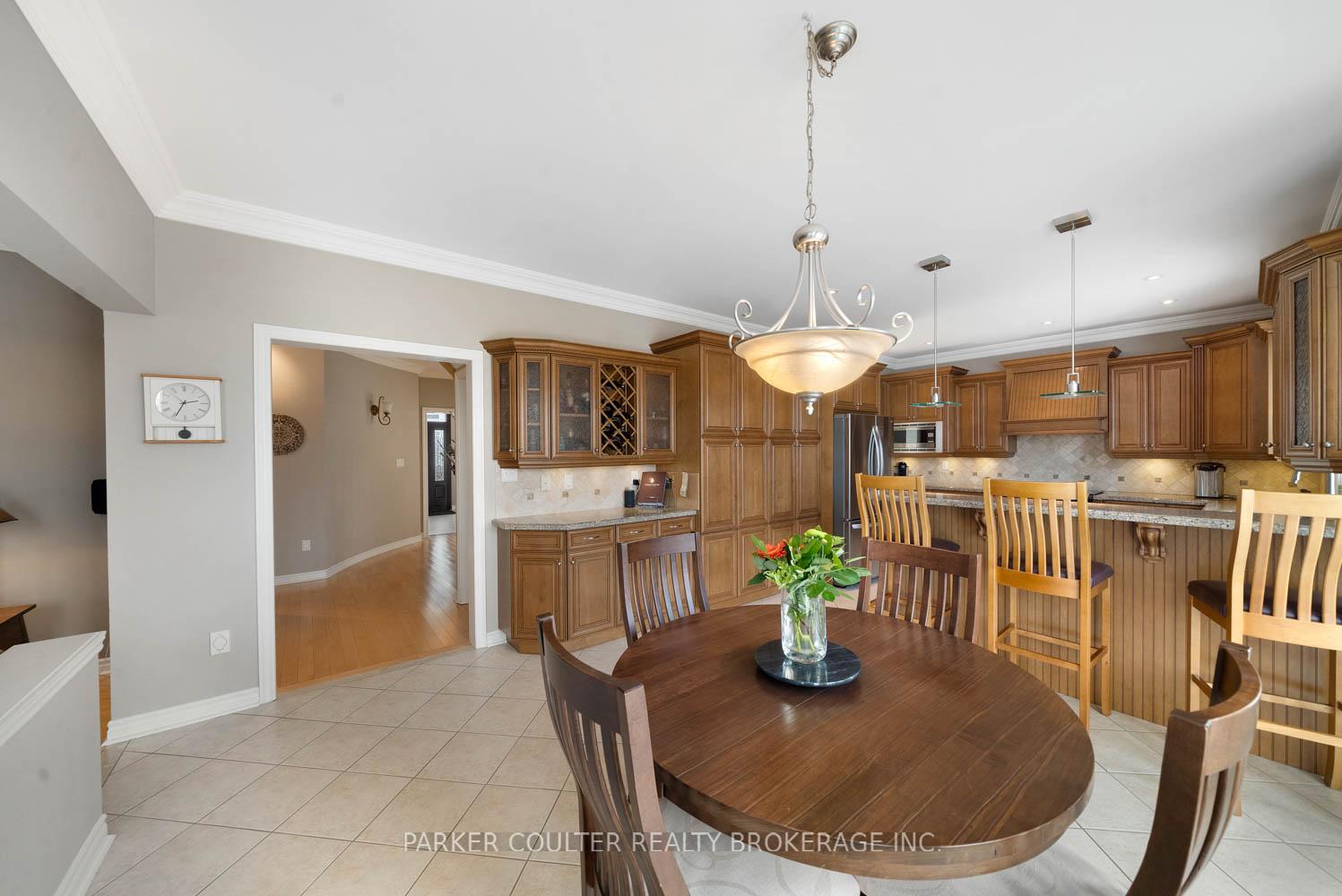 Photo 9 of 14 Regalia Way, Barrie, Innis-Shore — HOMEH