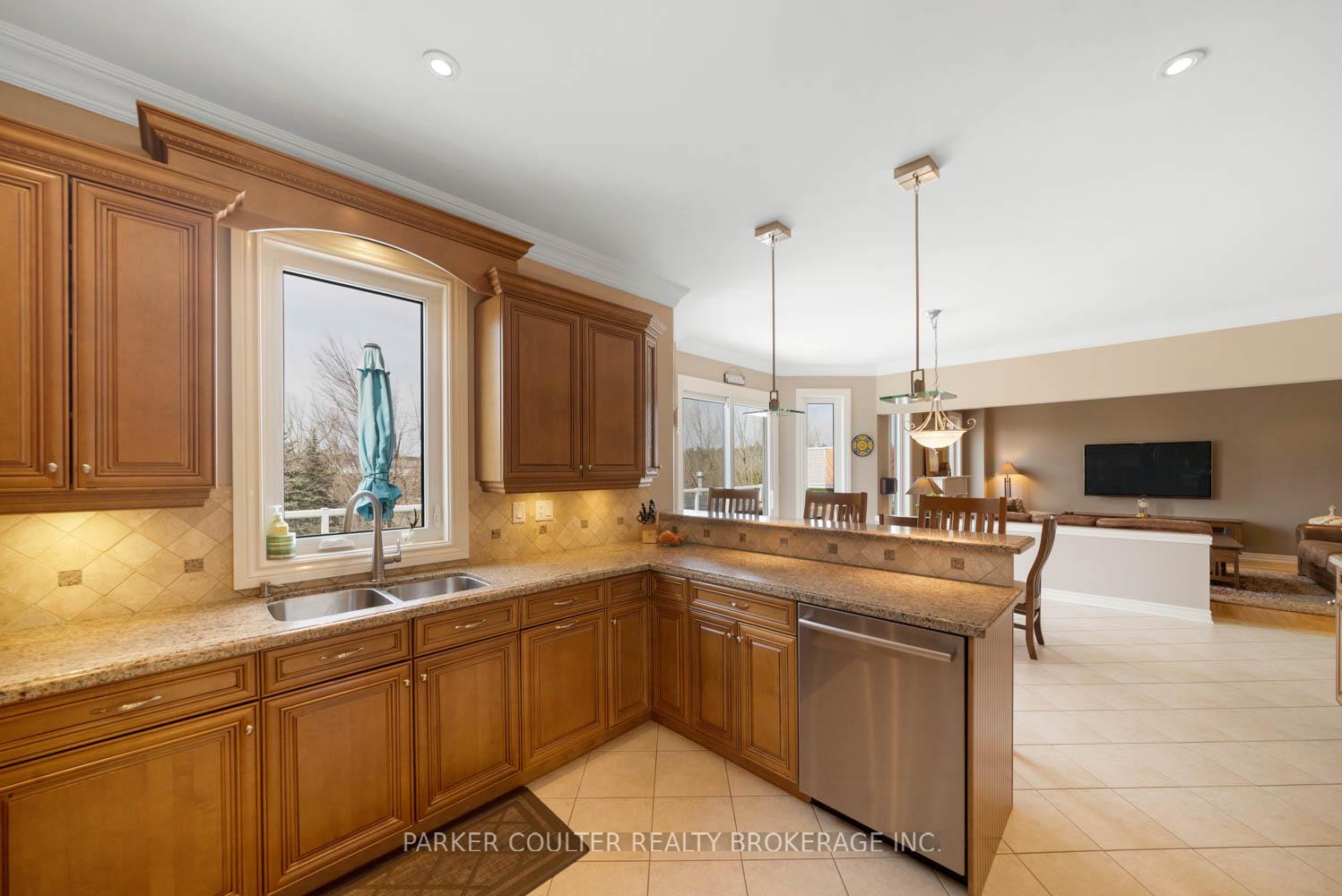 Photo 11 of 14 Regalia Way, Barrie, Innis-Shore — HOMEH