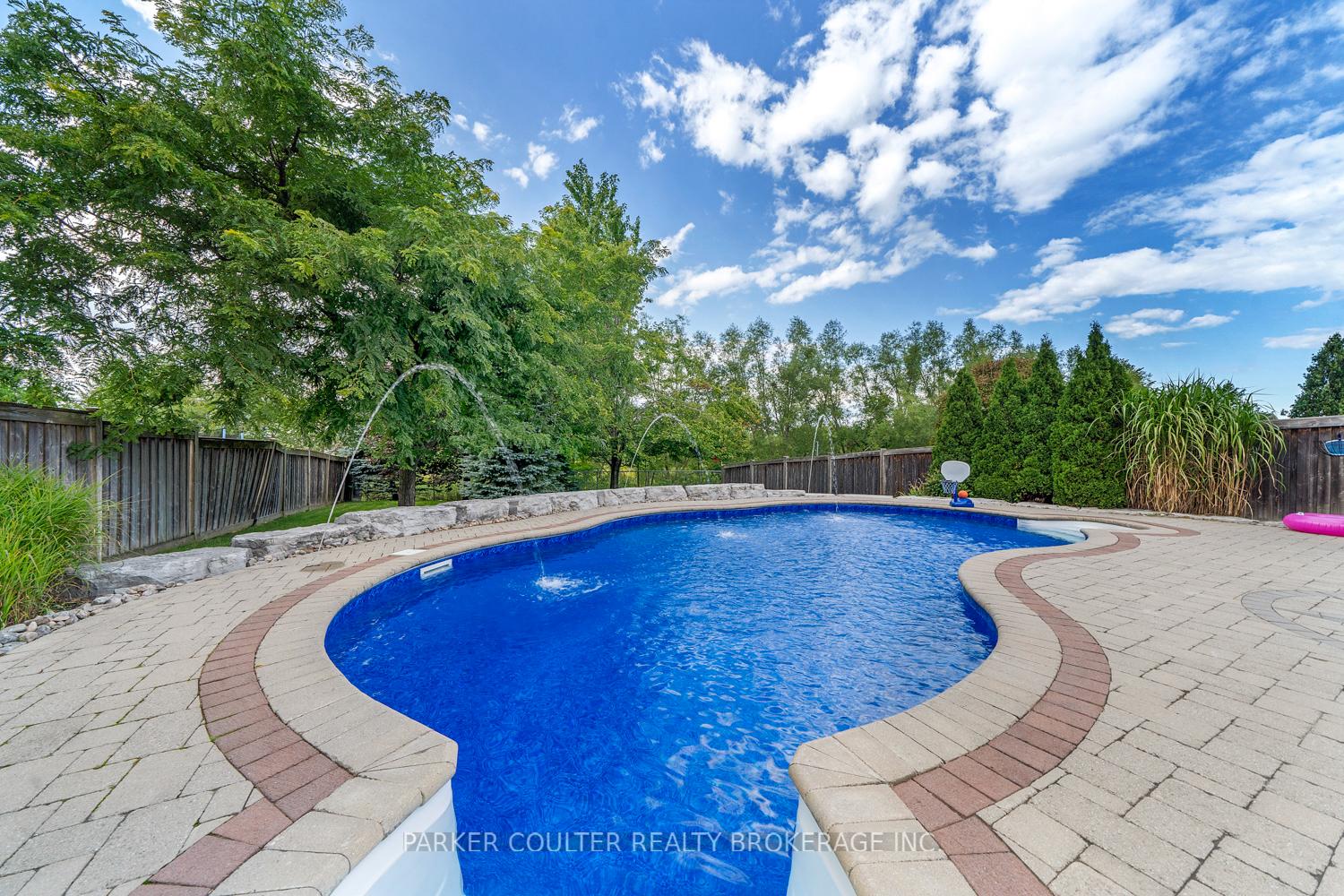 Photo 12 of 14 Regalia Way, Barrie, Innis-Shore — HOMEH