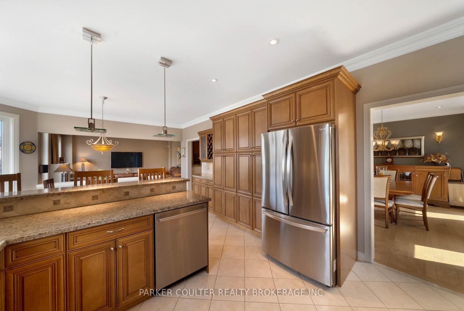 Photo 13 of 14 Regalia Way, Barrie, Innis-Shore — HOMEH