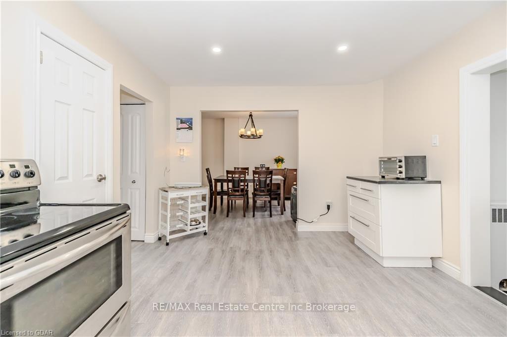 Photo 16 of 32 Walnut Lane, Brant, Paris — HOMEH