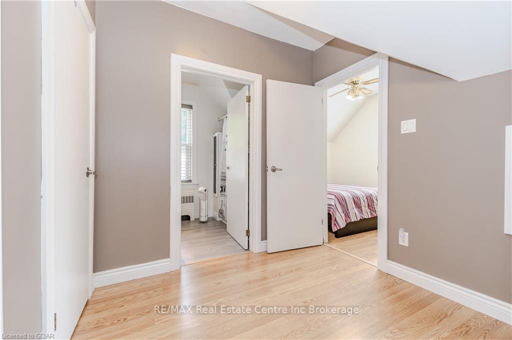 Photo 25 of 32 Walnut Lane, Brant, Paris — HOMEH
