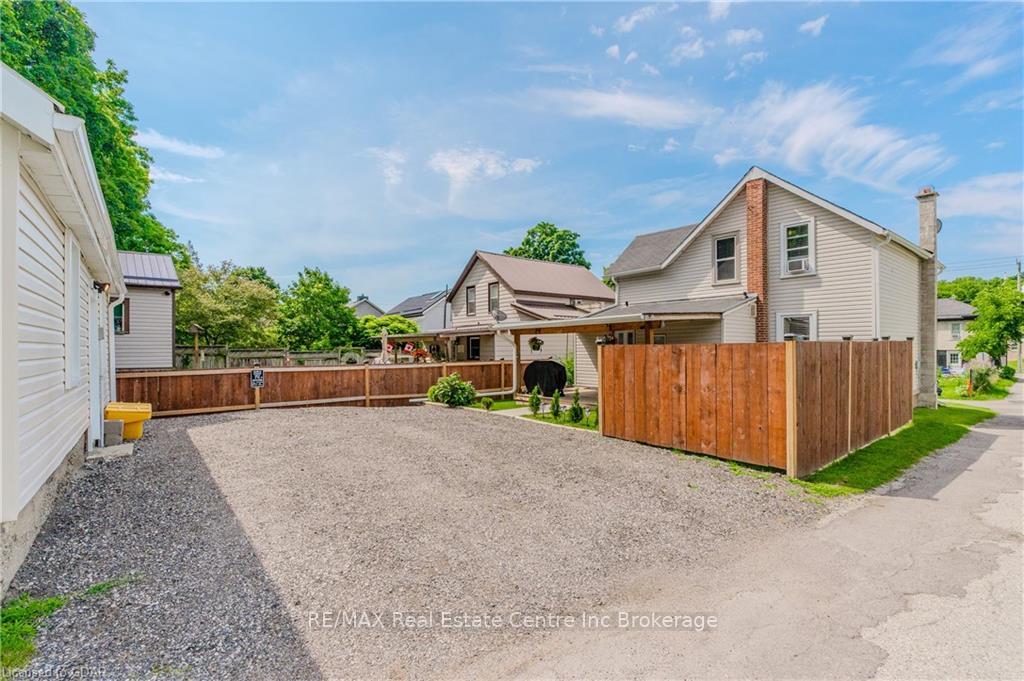 Photo 41 of 32 Walnut Lane, Brant, Paris — HOMEH