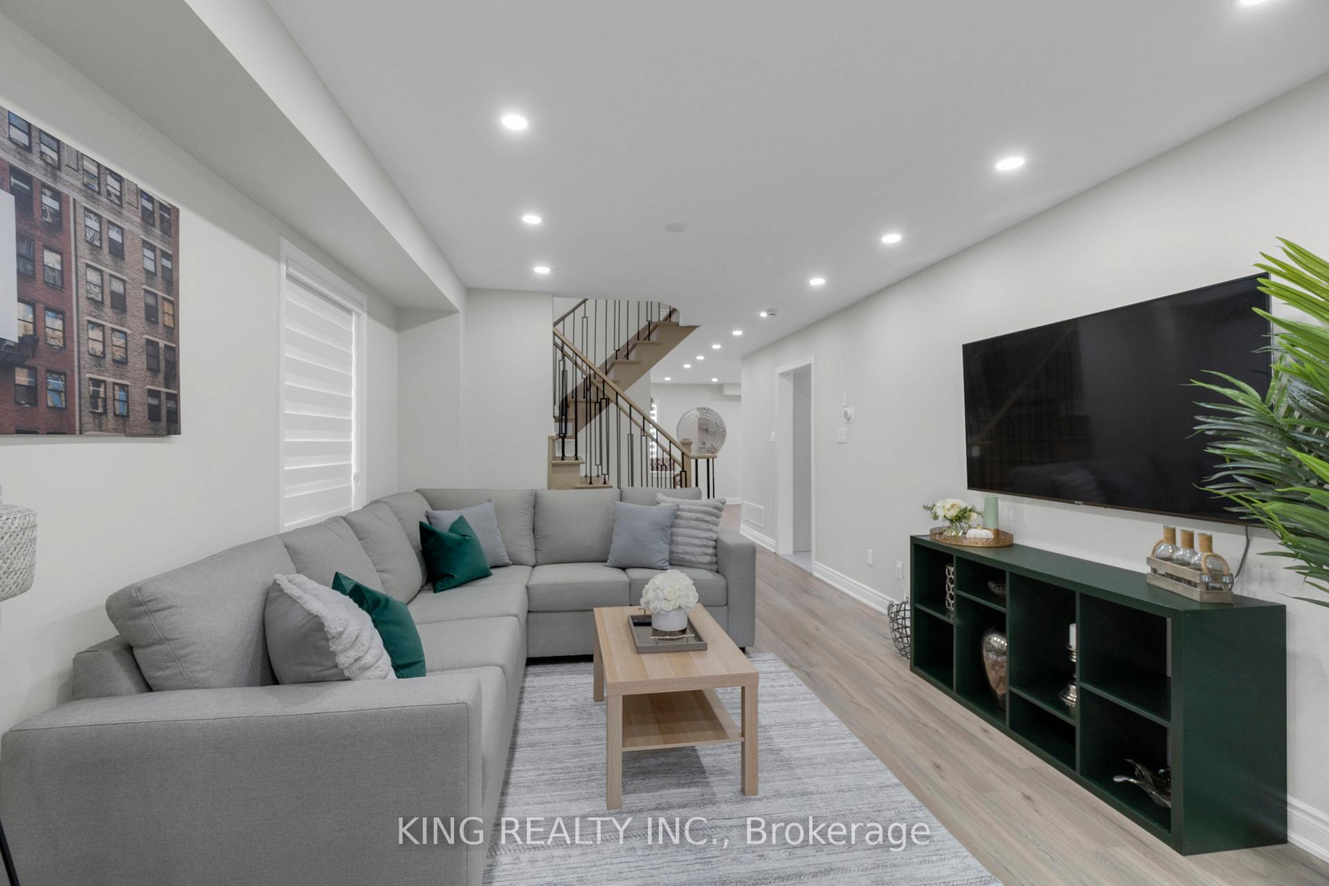 Photo 3 of 21 Irene Crescent, Brampton, Fletcher's Meadow — HOMEH