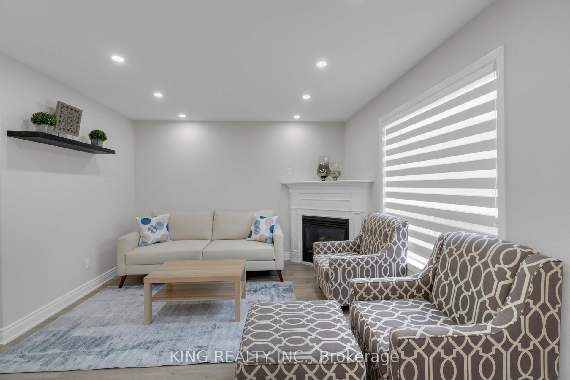 Photo 4 of 21 Irene Crescent, Brampton, Fletcher's Meadow — HOMEH