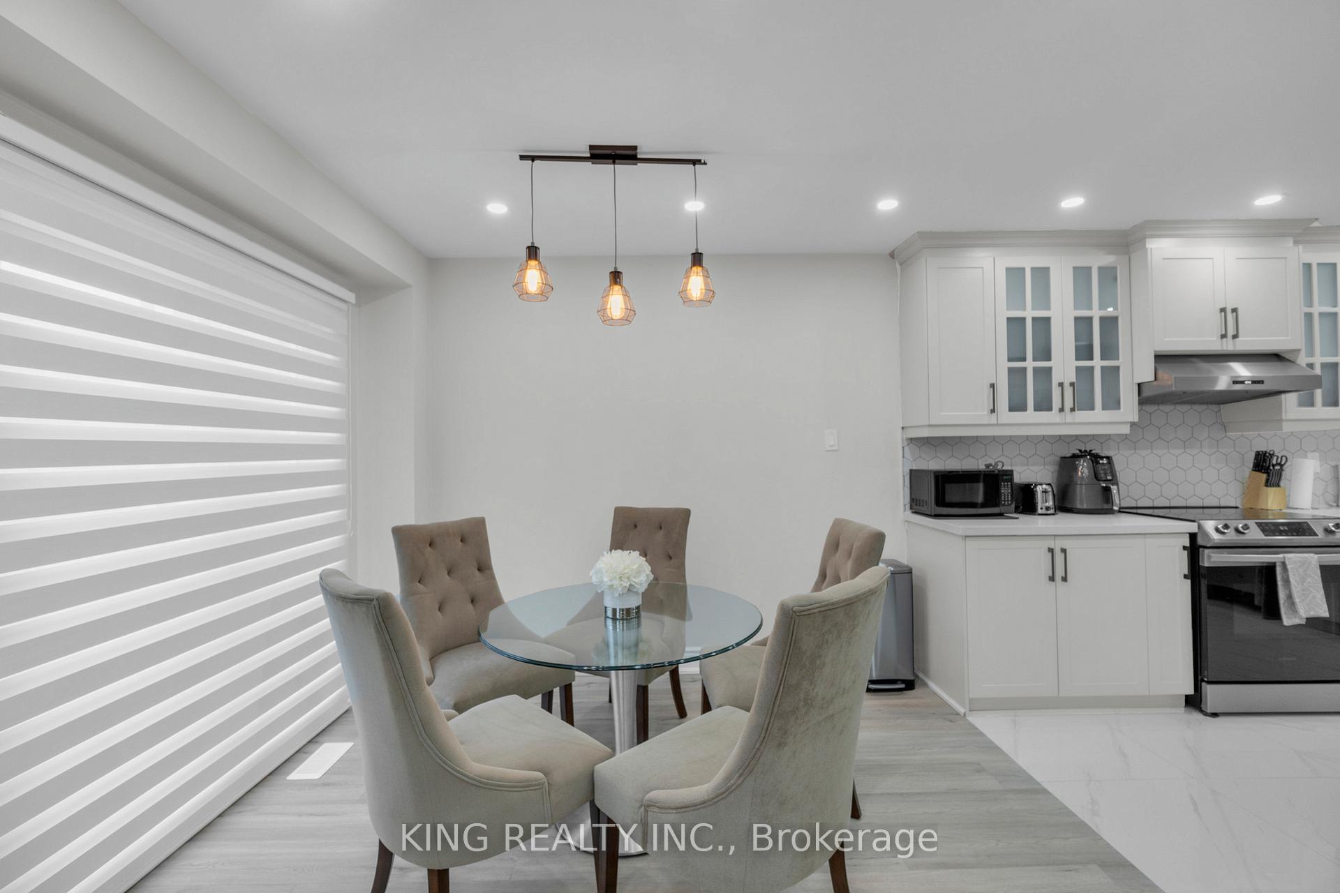 Photo 5 of 21 Irene Crescent, Brampton, Fletcher's Meadow — HOMEH