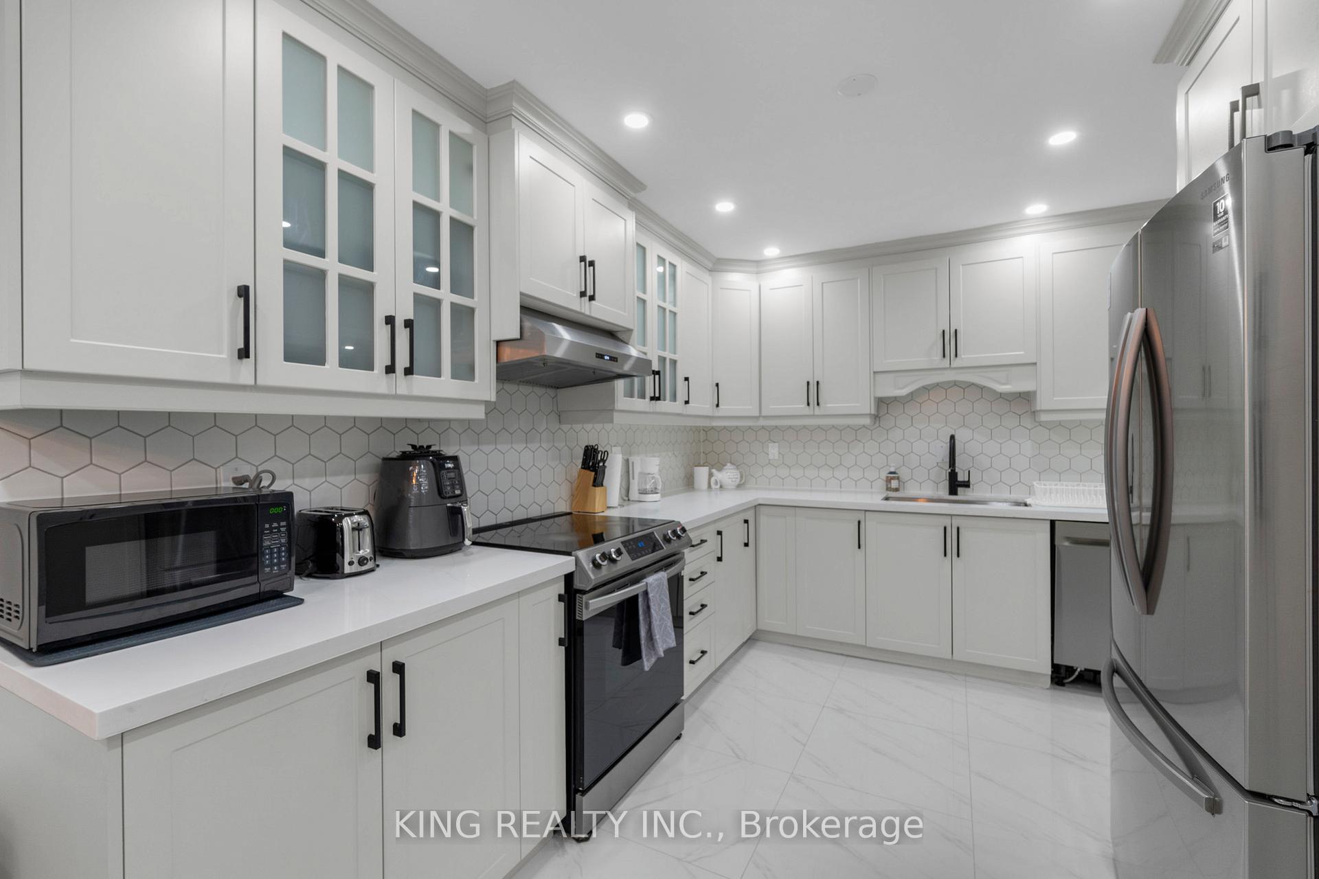 Photo 6 of 21 Irene Crescent, Brampton, Fletcher's Meadow — HOMEH