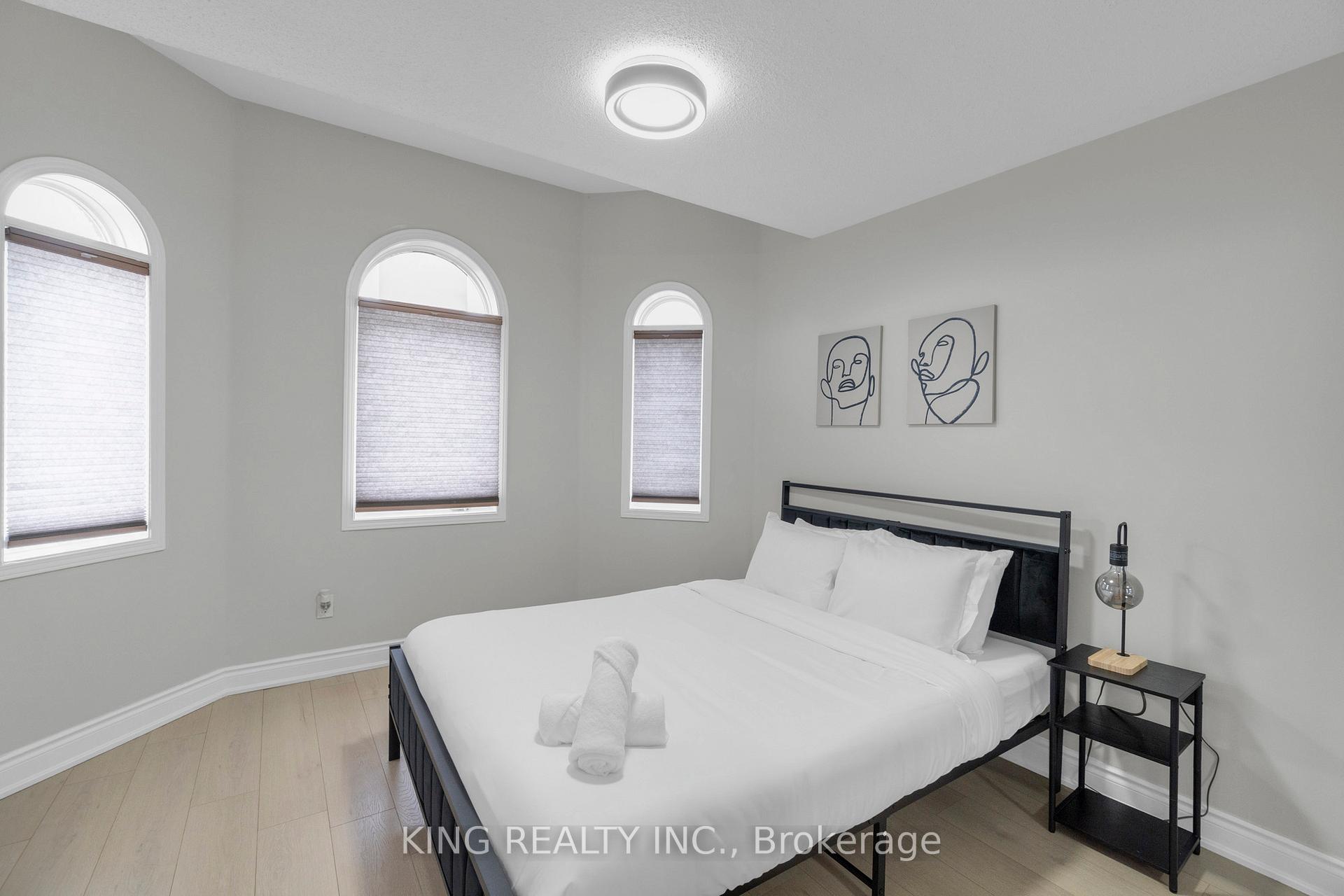 Photo 11 of 21 Irene Crescent, Brampton, Fletcher's Meadow — HOMEH