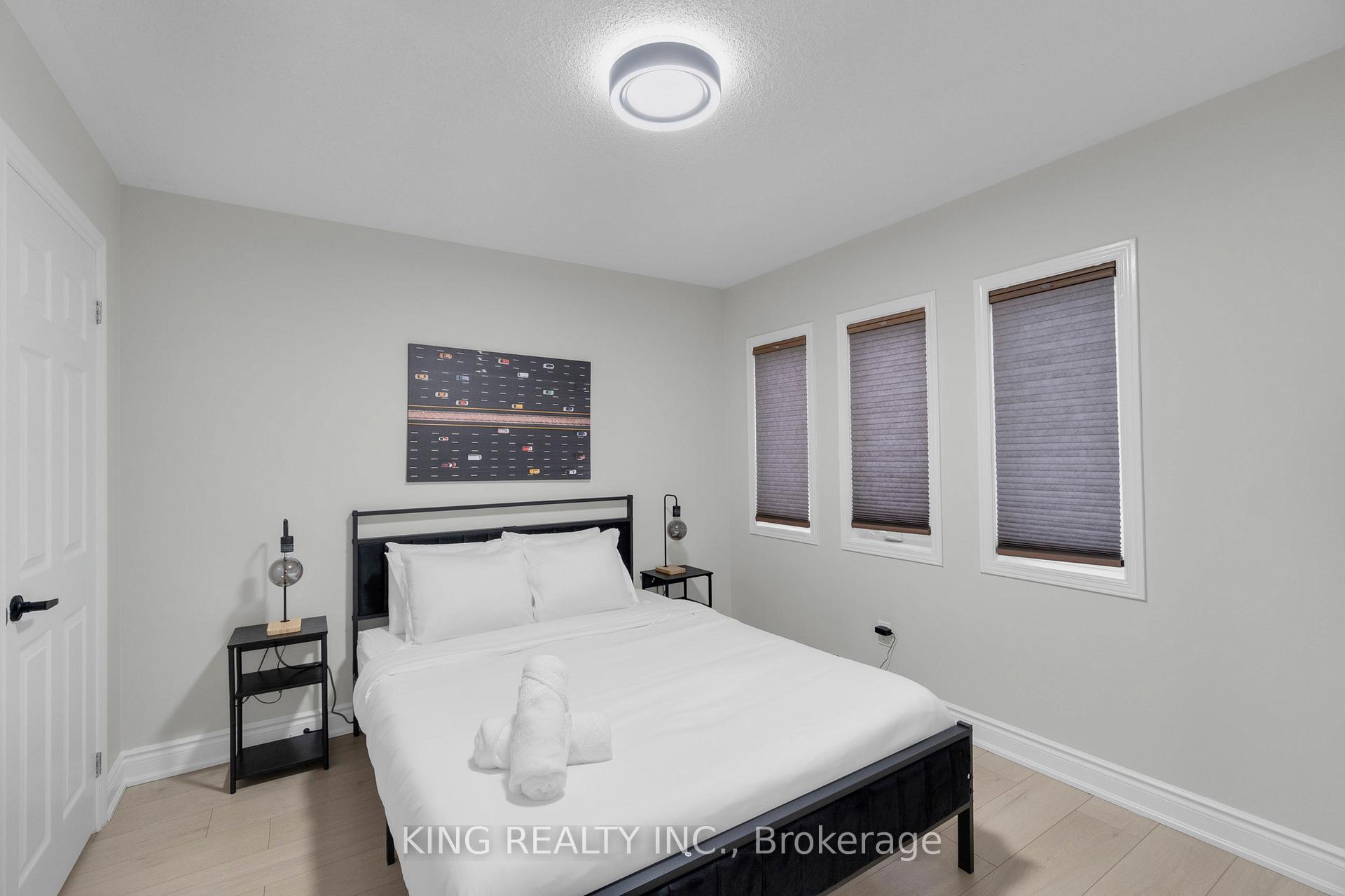 Photo 12 of 21 Irene Crescent, Brampton, Fletcher's Meadow — HOMEH