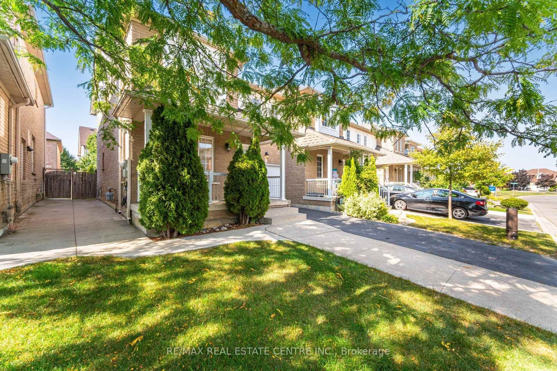 Photo 2 of 86 Pauline Crescent, Brampton, Fletcher's Meadow — HOMEH