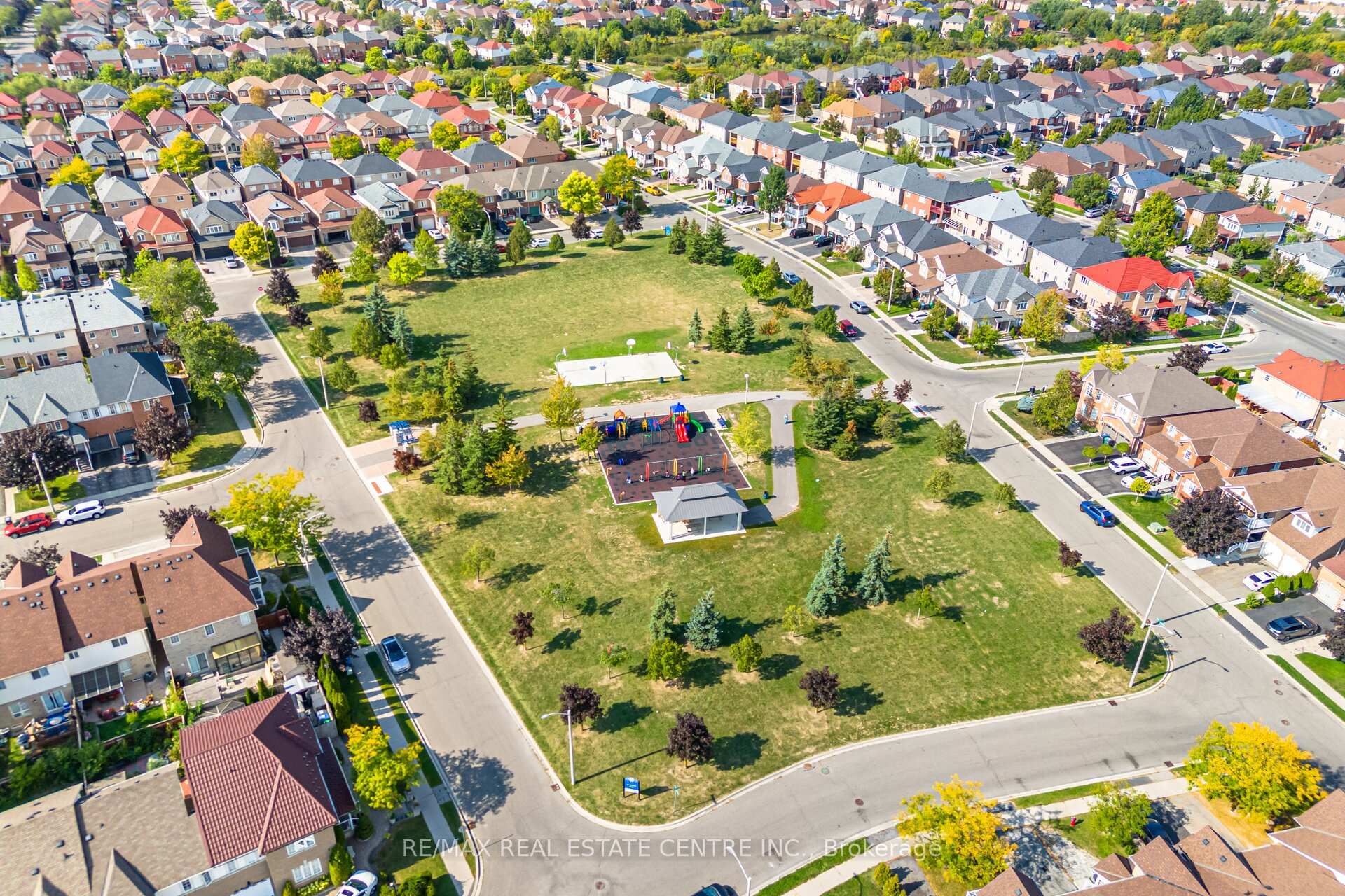 Photo 34 of 86 Pauline Crescent, Brampton, Fletcher's Meadow — HOMEH