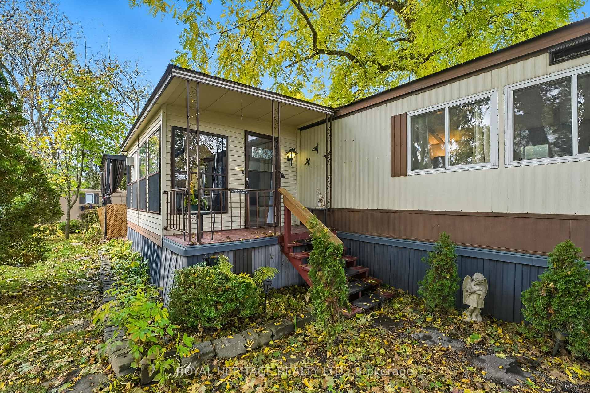 Photo 4 of Unit 6, 330 King Street E, Clarington, Bowmanville — HOMEH