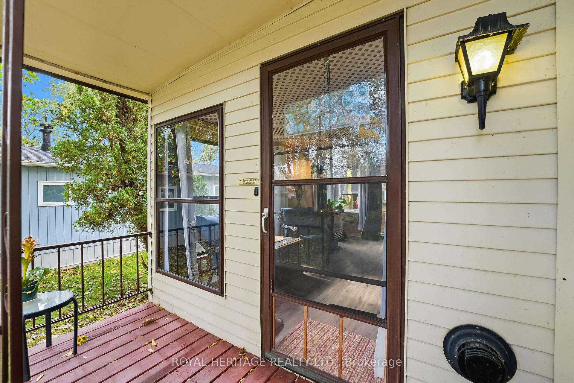 Photo 6 of Unit 6, 330 King Street E, Clarington, Bowmanville — HOMEH