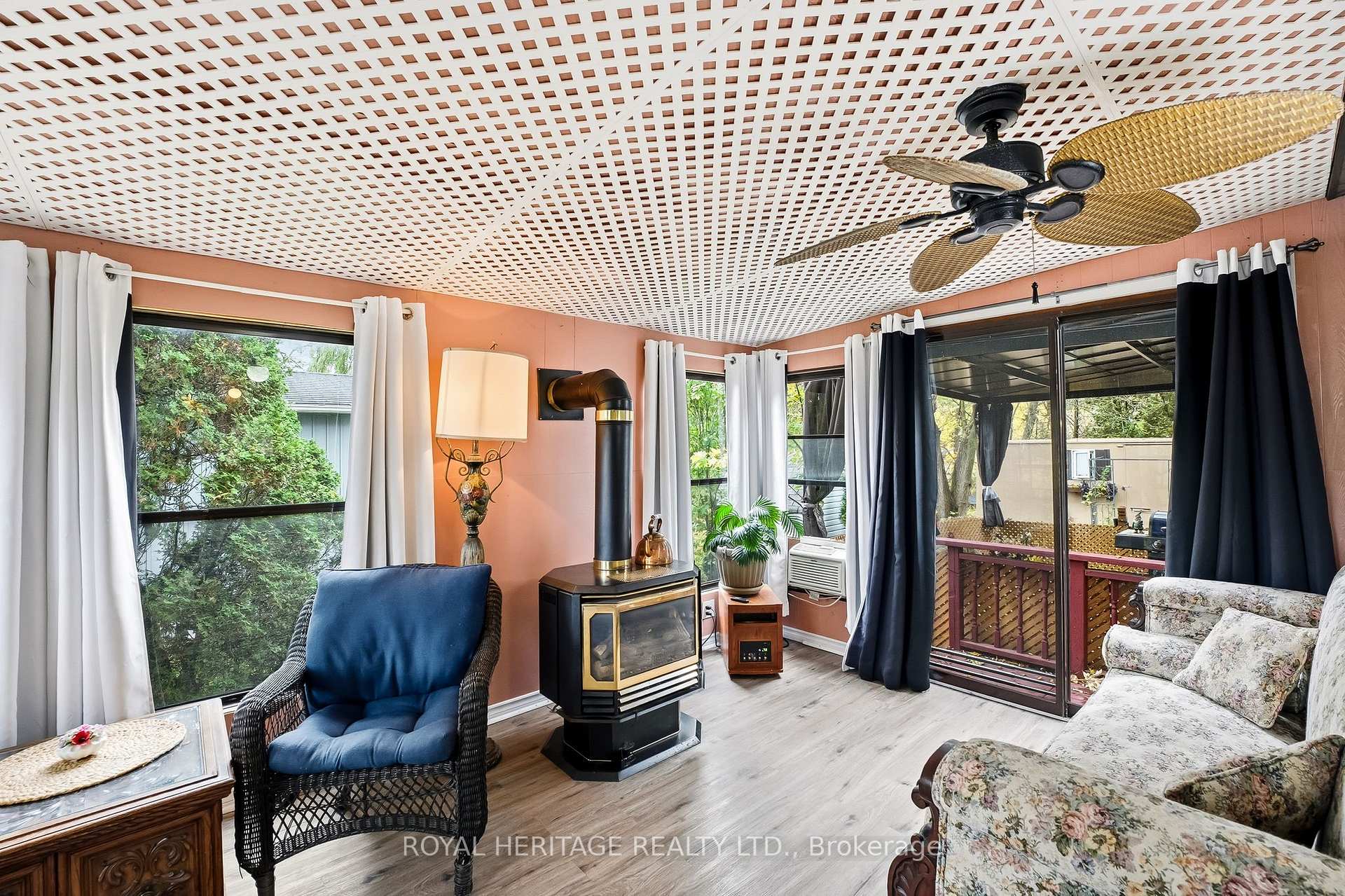 Photo 9 of Unit 6, 330 King Street E, Clarington, Bowmanville — HOMEH