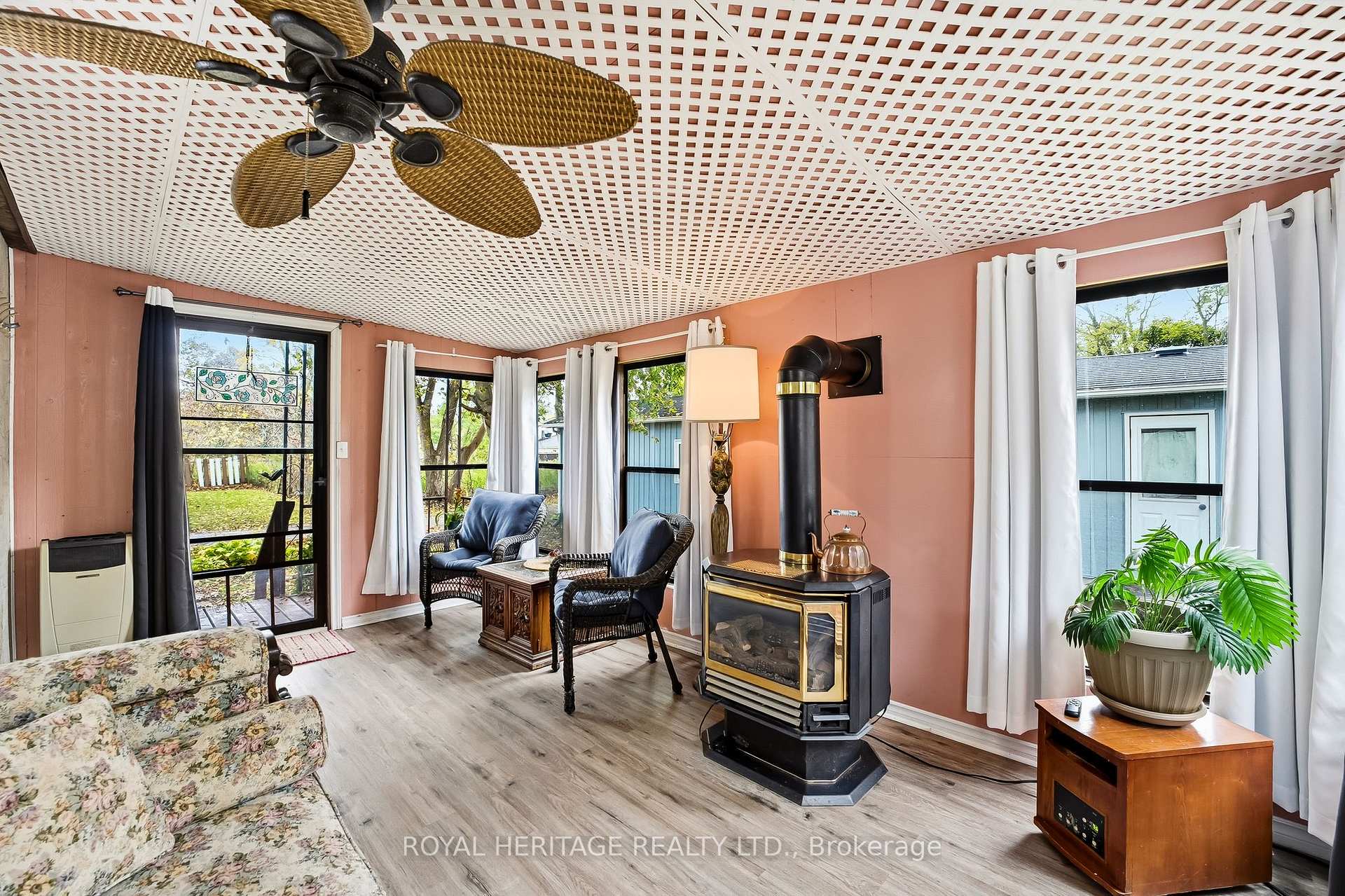 Photo 10 of Unit 6, 330 King Street E, Clarington, Bowmanville — HOMEH