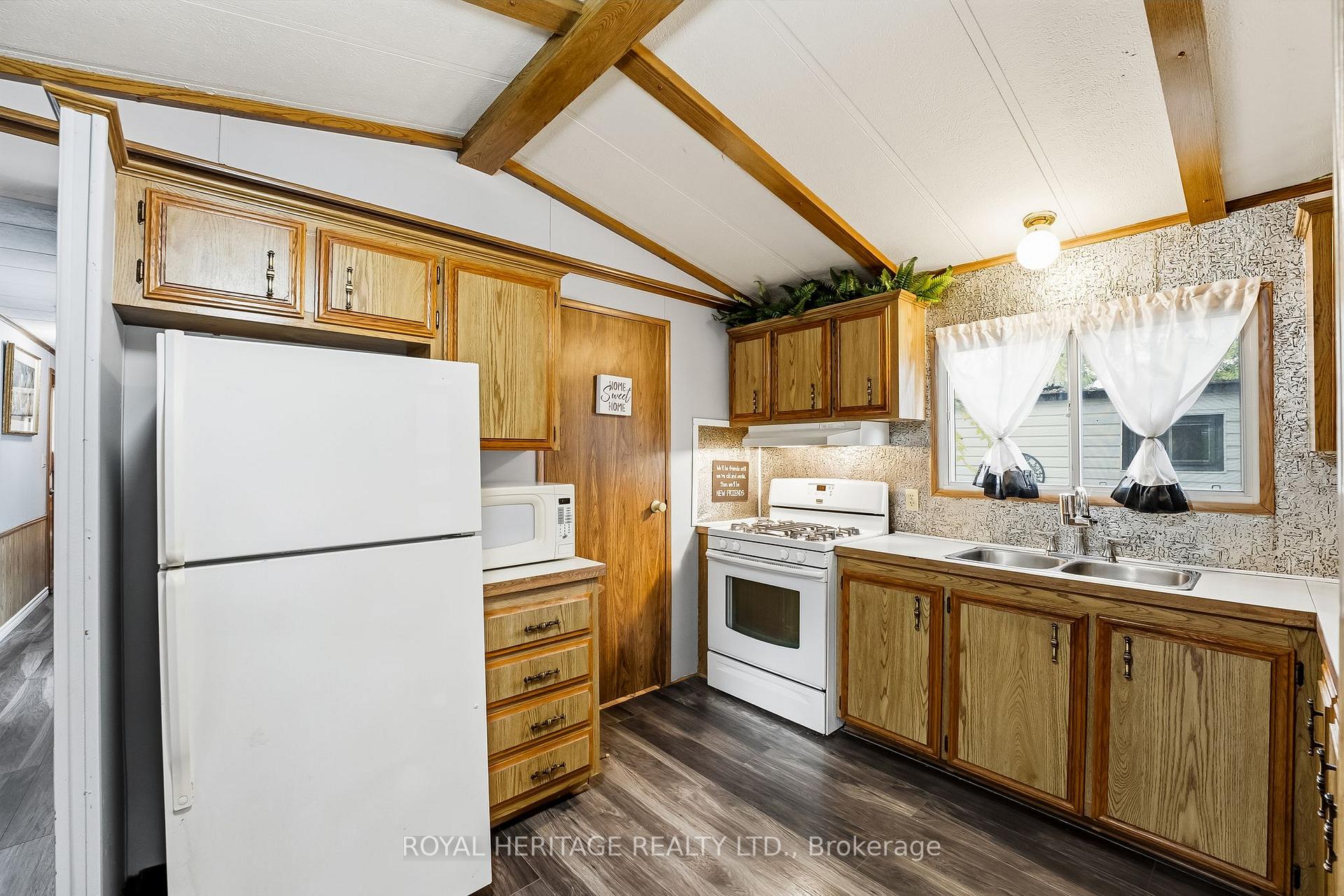 Photo 22 of Unit 6, 330 King Street E, Clarington, Bowmanville — HOMEH