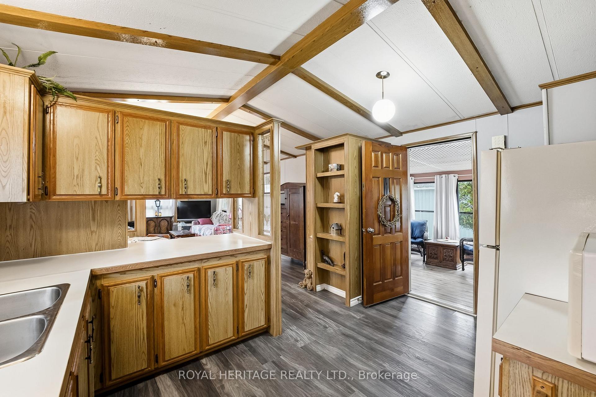 Photo 23 of Unit 6, 330 King Street E, Clarington, Bowmanville — HOMEH