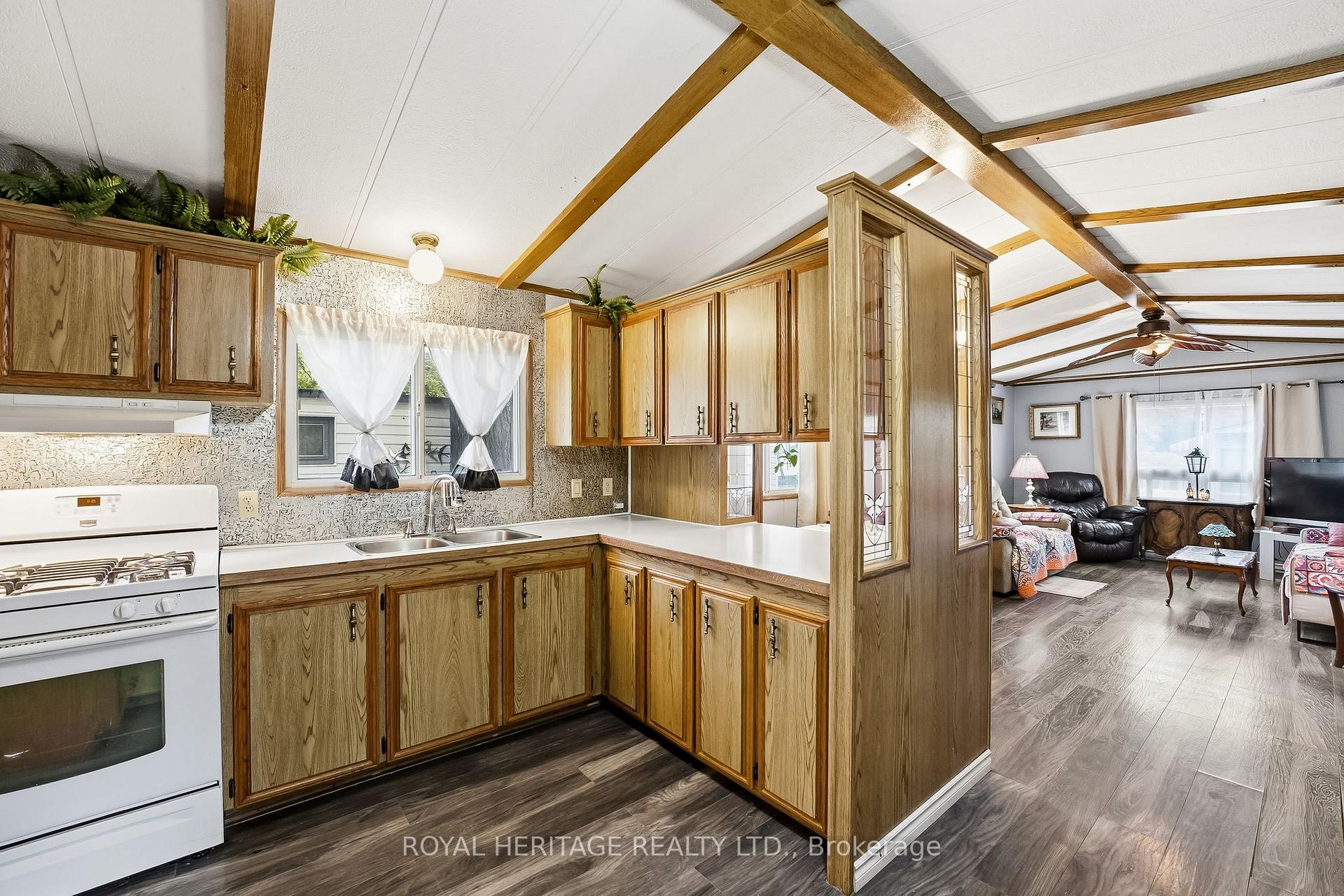Photo 25 of Unit 6, 330 King Street E, Clarington, Bowmanville — HOMEH