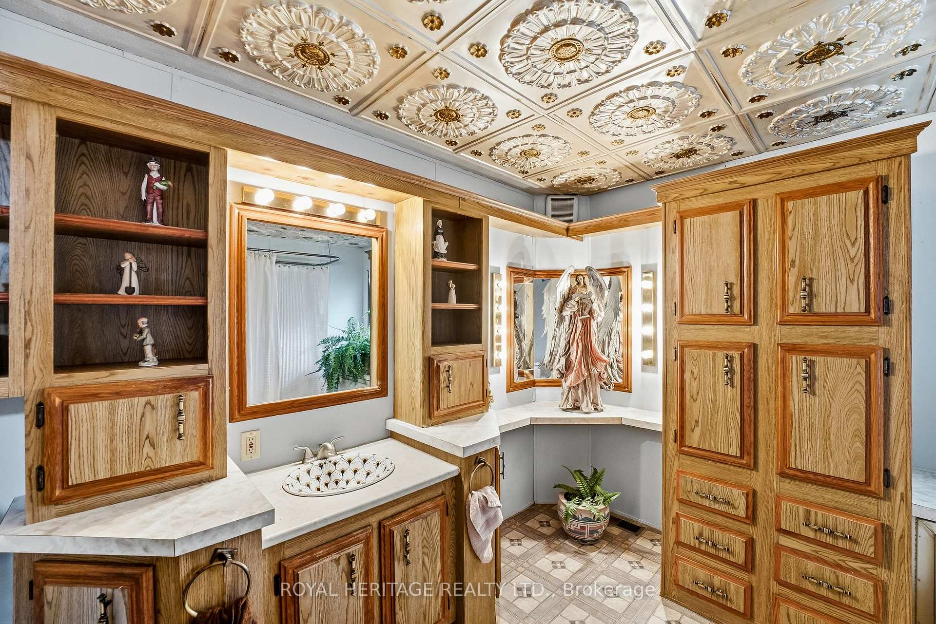 Photo 34 of Unit 6, 330 King Street E, Clarington, Bowmanville — HOMEH