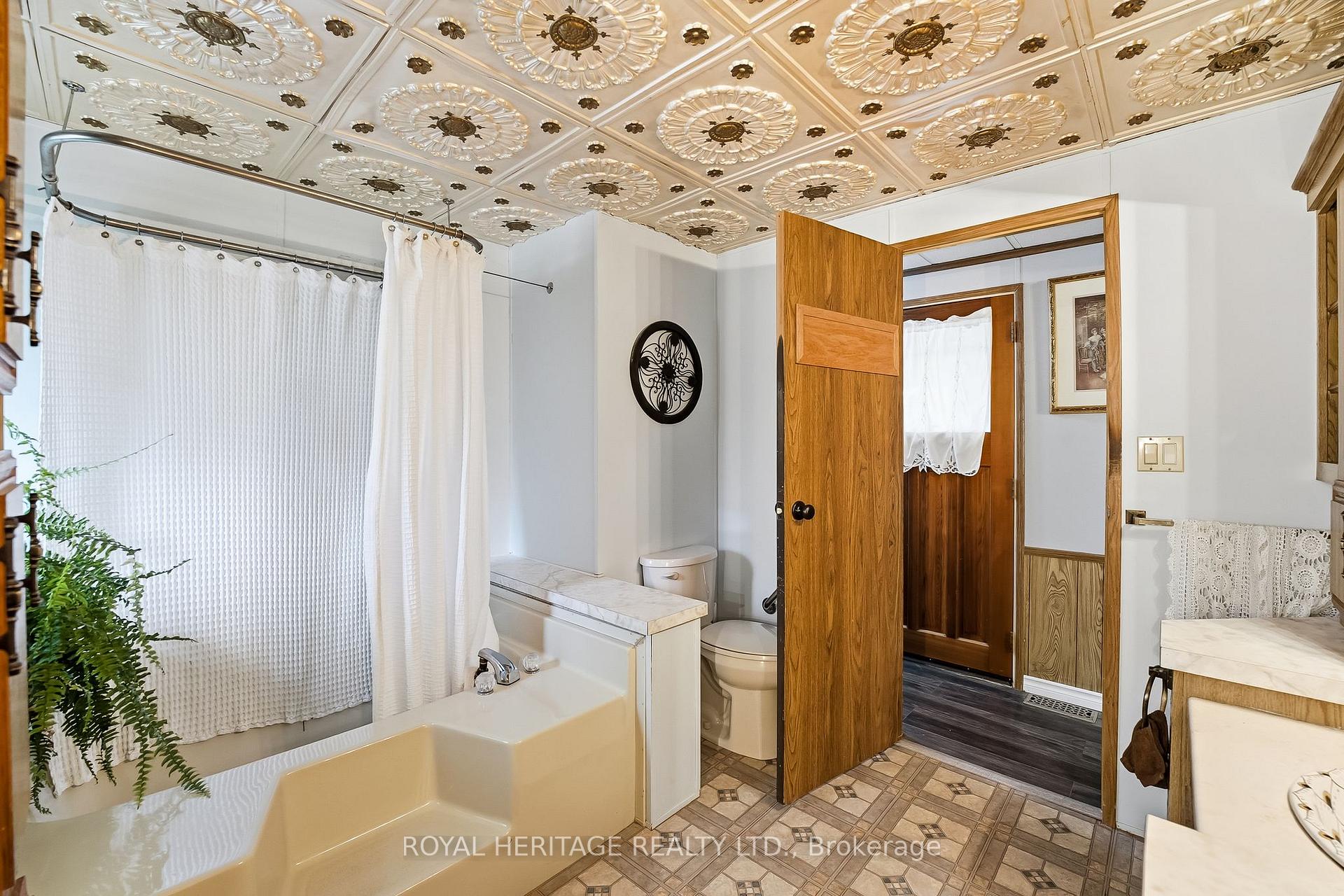 Photo 35 of Unit 6, 330 King Street E, Clarington, Bowmanville — HOMEH