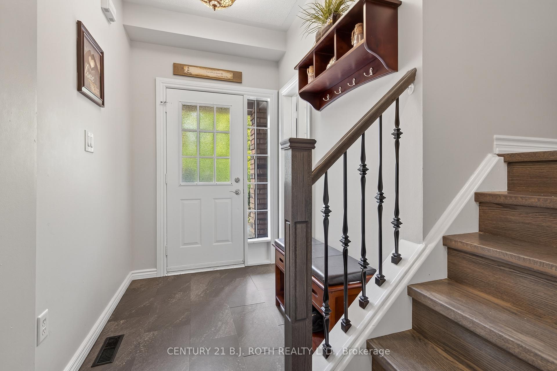 Photo 3 of 80 Bruce Crescent, Barrie, Bayshore — HOMEH