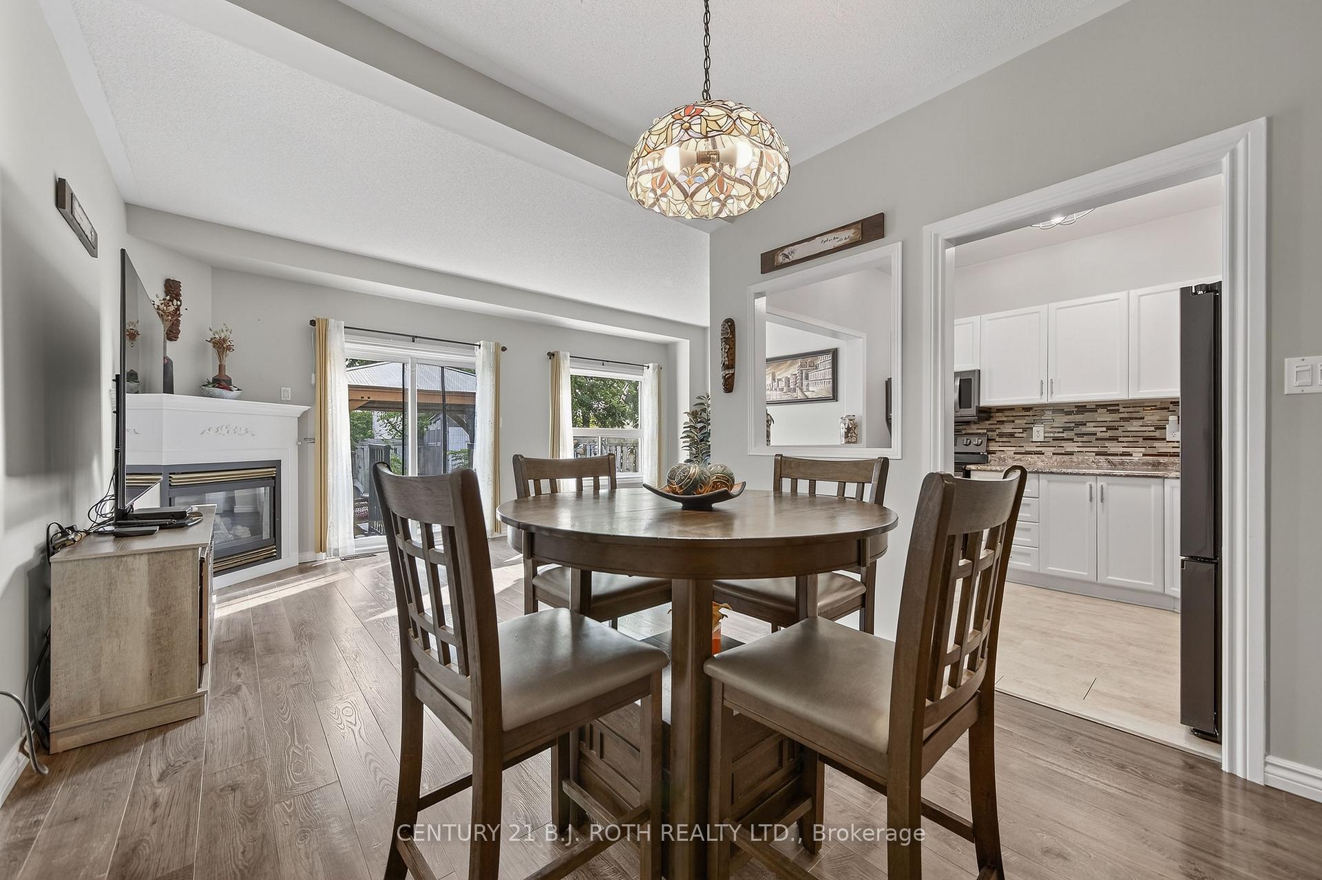 Photo 6 of 80 Bruce Crescent, Barrie, Bayshore — HOMEH