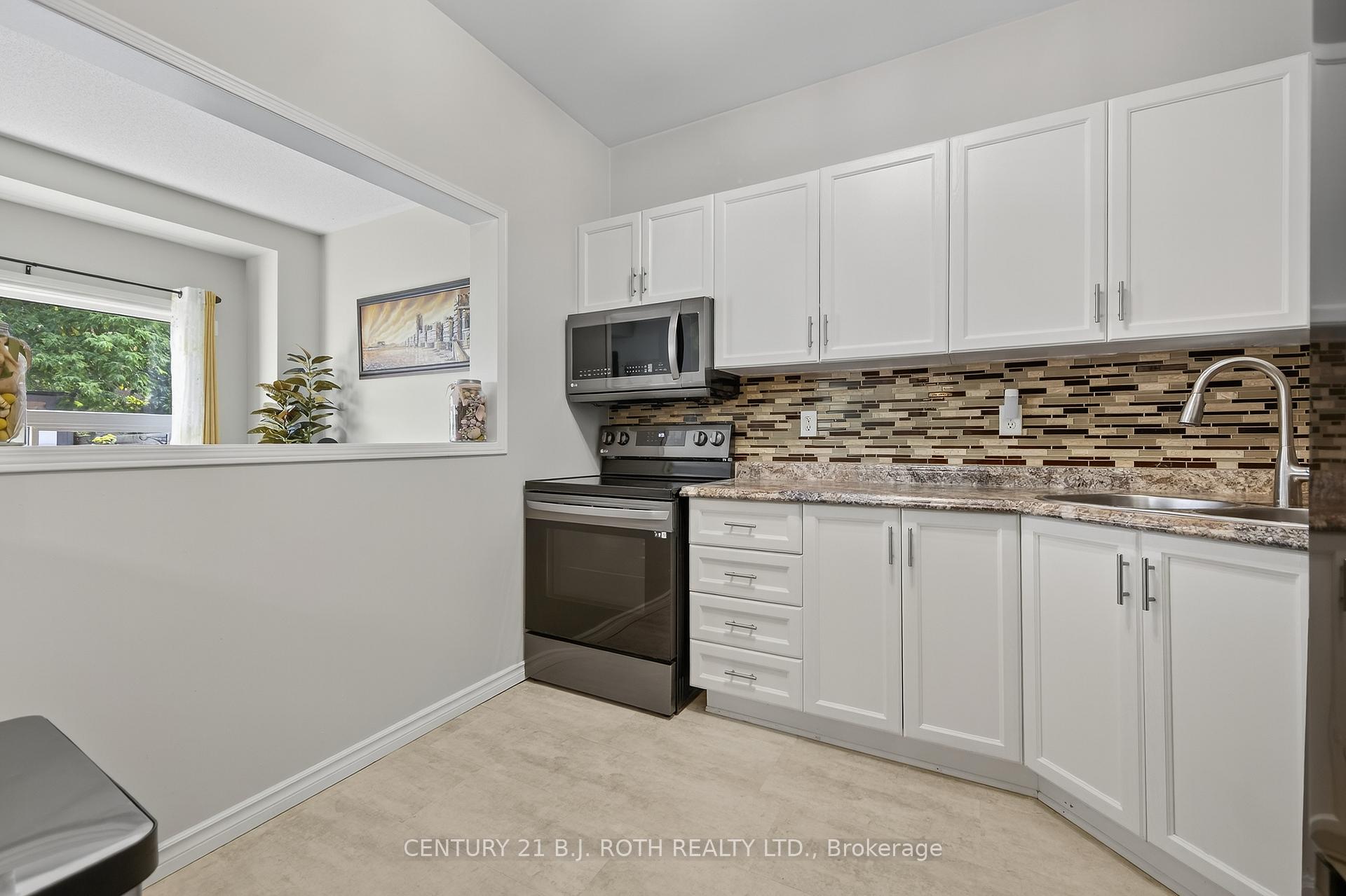 Photo 12 of 80 Bruce Crescent, Barrie, Bayshore — HOMEH