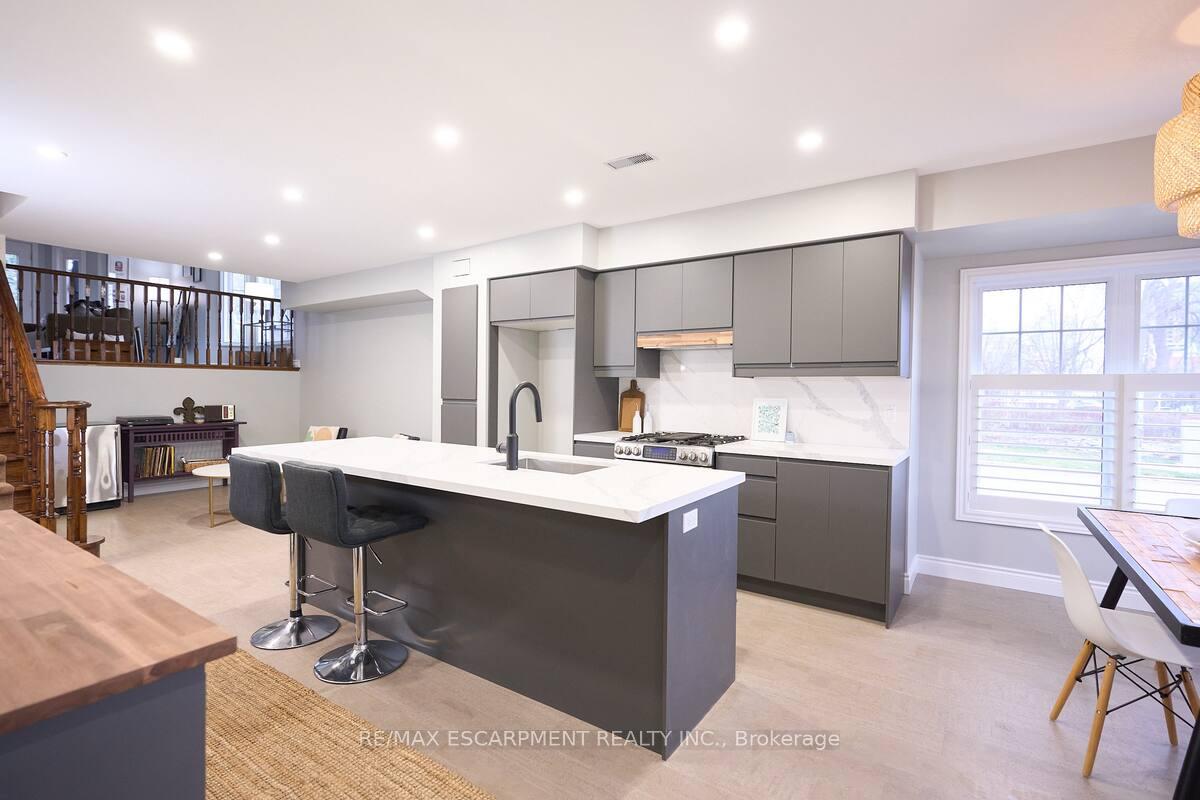 Photo 7 of Unit UPPER, 1397 Lakeshore Road, Burlington, Brant — HOMEH