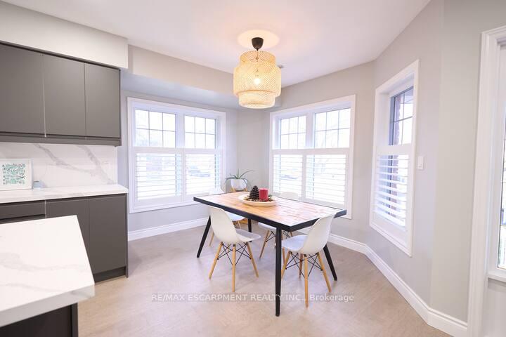 Photo 8 of Unit UPPER, 1397 Lakeshore Road, Burlington, Brant — HOMEH