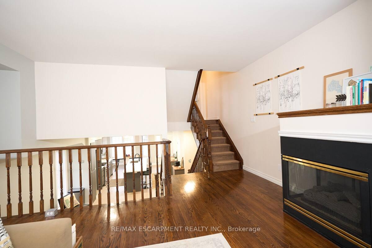 Photo 11 of Unit UPPER, 1397 Lakeshore Road, Burlington, Brant — HOMEH