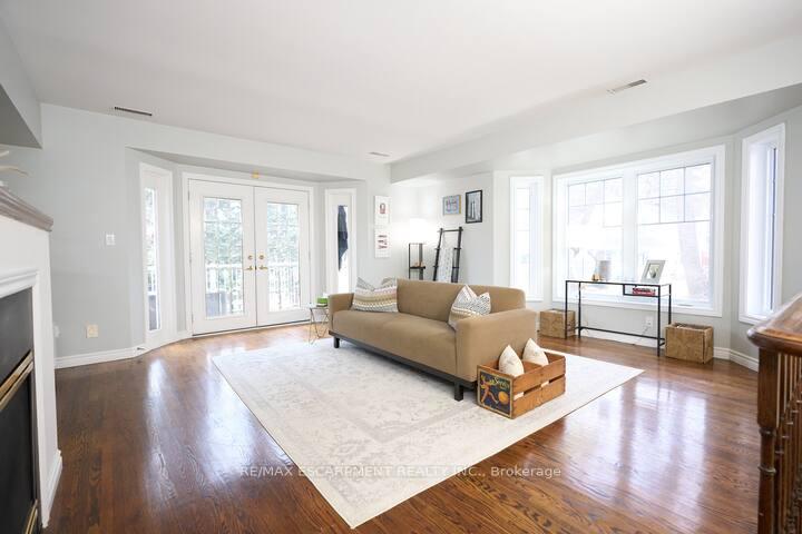 Photo 12 of Unit UPPER, 1397 Lakeshore Road, Burlington, Brant — HOMEH