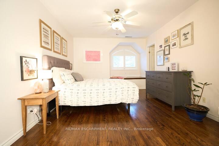 Photo 16 of Unit UPPER, 1397 Lakeshore Road, Burlington, Brant — HOMEH