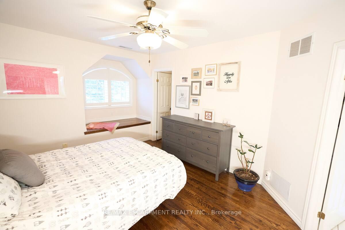Photo 17 of Unit UPPER, 1397 Lakeshore Road, Burlington, Brant — HOMEH
