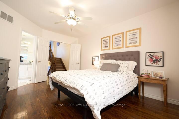 Photo 18 of Unit UPPER, 1397 Lakeshore Road, Burlington, Brant — HOMEH