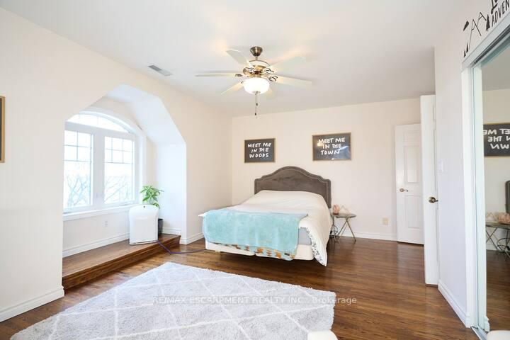 Photo 22 of Unit UPPER, 1397 Lakeshore Road, Burlington, Brant — HOMEH