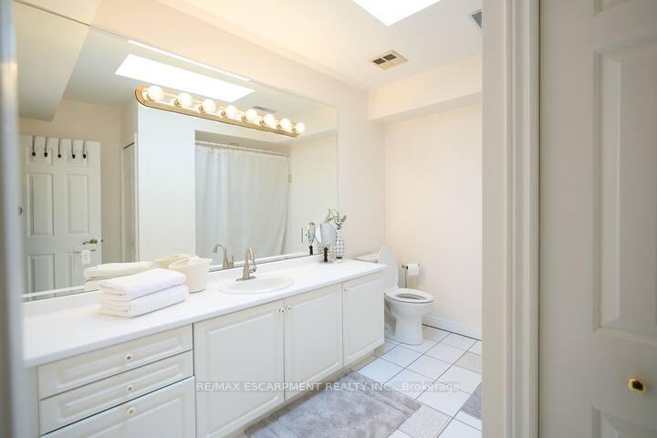 Photo 23 of Unit UPPER, 1397 Lakeshore Road, Burlington, Brant — HOMEH