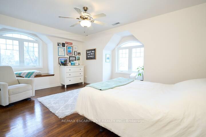 Photo 24 of Unit UPPER, 1397 Lakeshore Road, Burlington, Brant — HOMEH