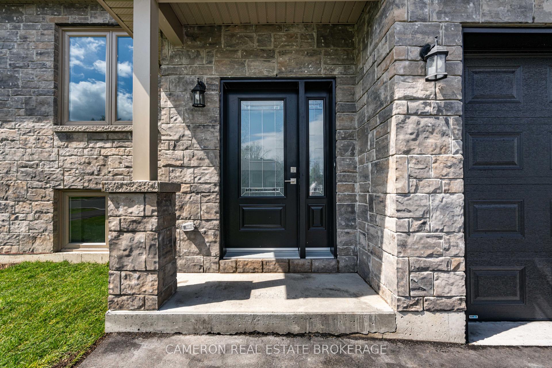 Photo 4 of 2388 Watson Crescent, Cornwall — HOMEH