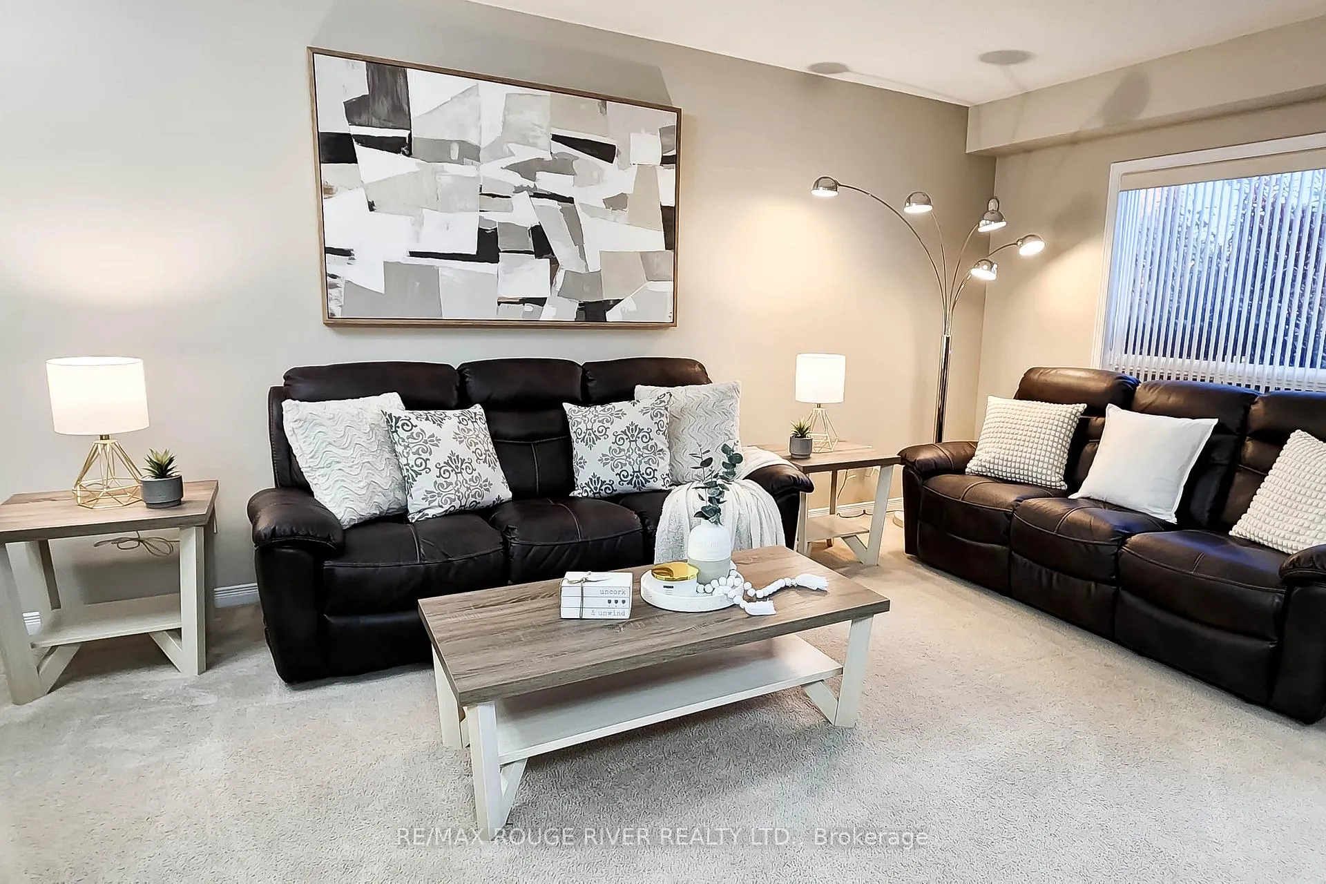 Photo 4 of 74 Meadow Wood Crescent, Hamilton, Stoney Creek Mountain — HOMEH