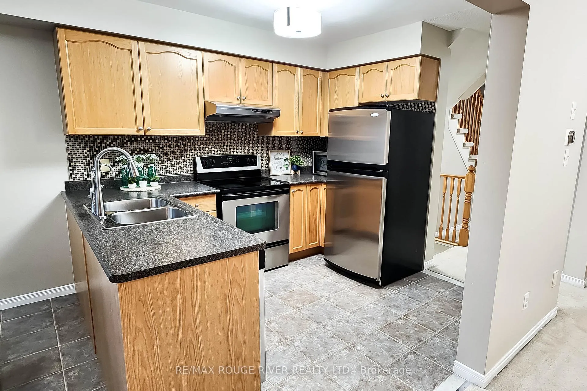 Photo 8 of 74 Meadow Wood Crescent, Hamilton, Stoney Creek Mountain — HOMEH
