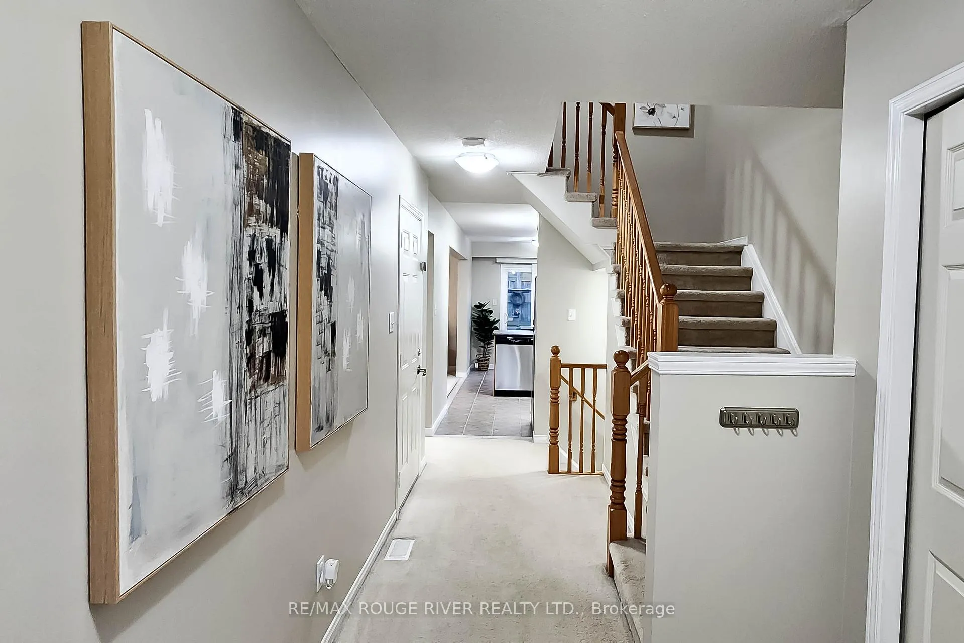 Photo 10 of 74 Meadow Wood Crescent, Hamilton, Stoney Creek Mountain — HOMEH